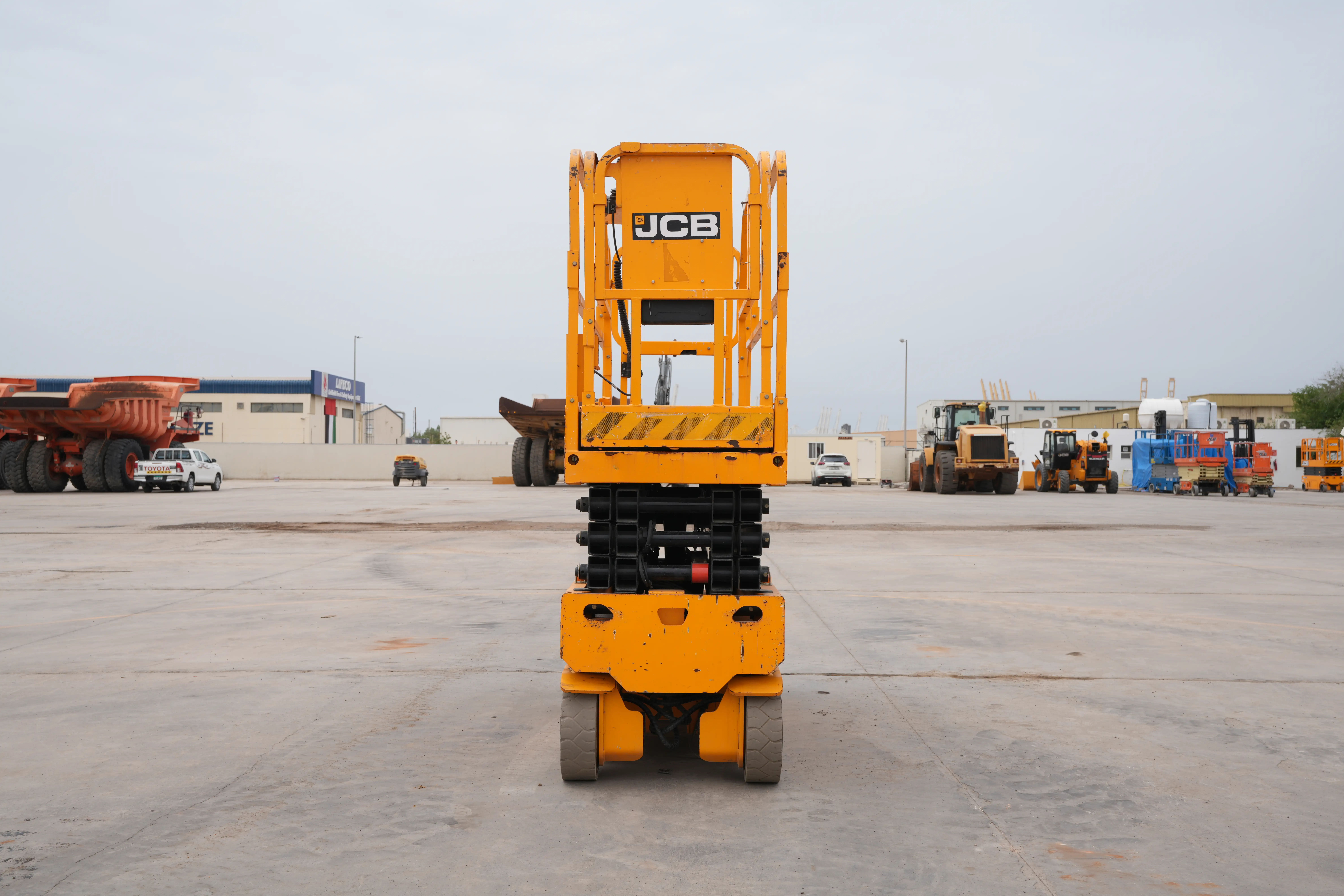 Product-JCB S2632E electric scissor lift-exterior