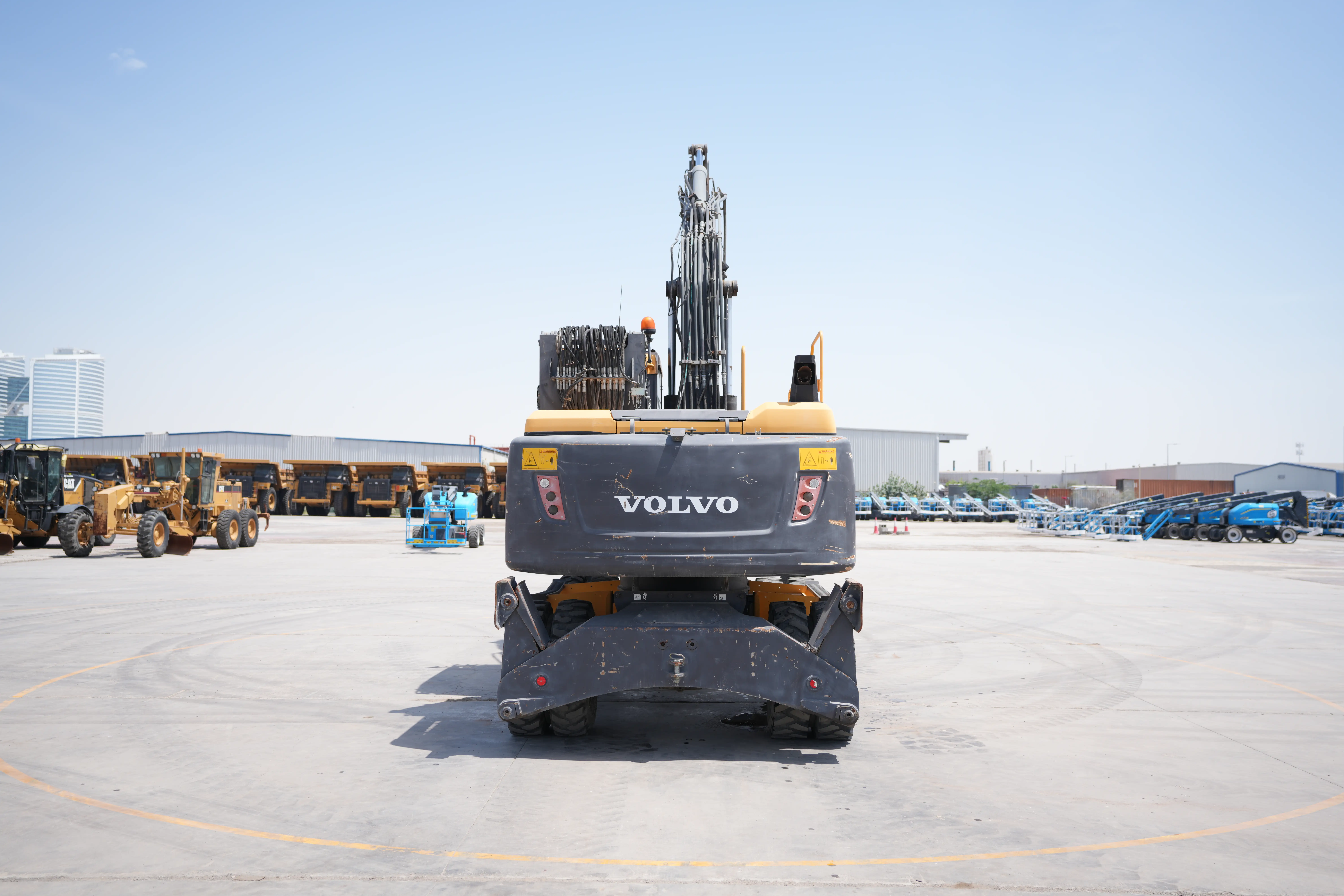 Product-Volvo EW160D wheel excavator with grab-exterior