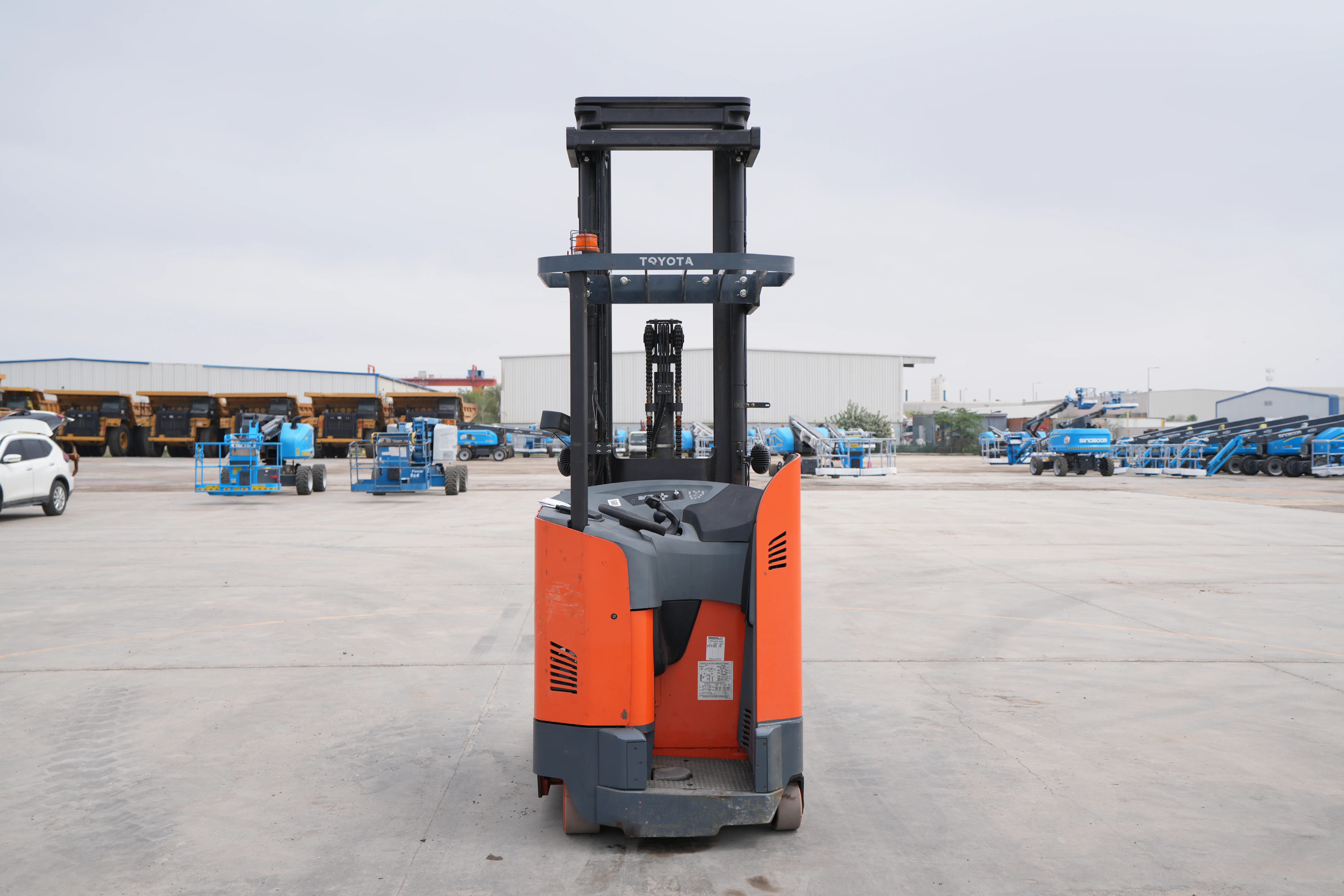 Product-Toyota 9BRU23 reach truck-exterior