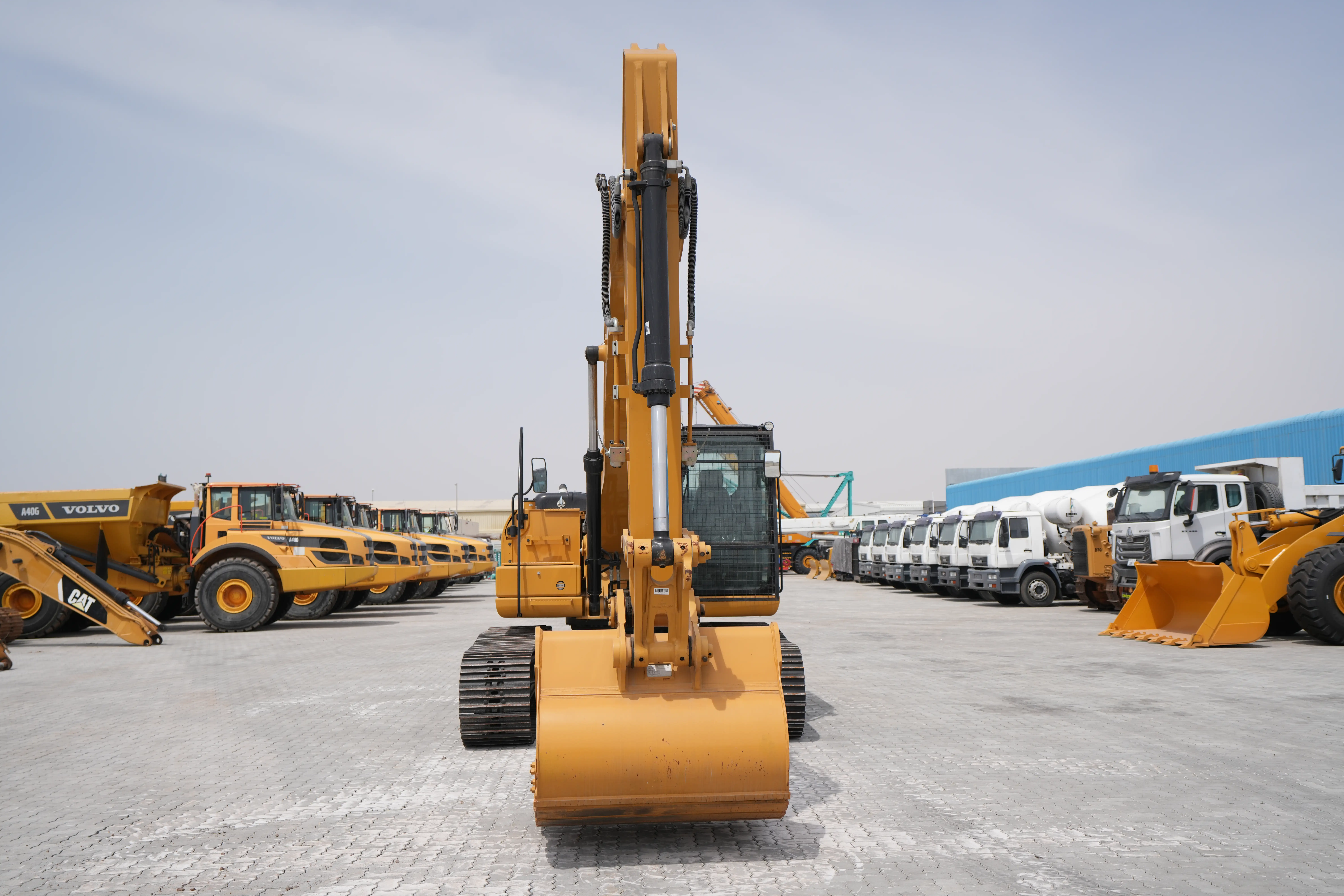 Product-Cat 323D3 medium excavator-exterior