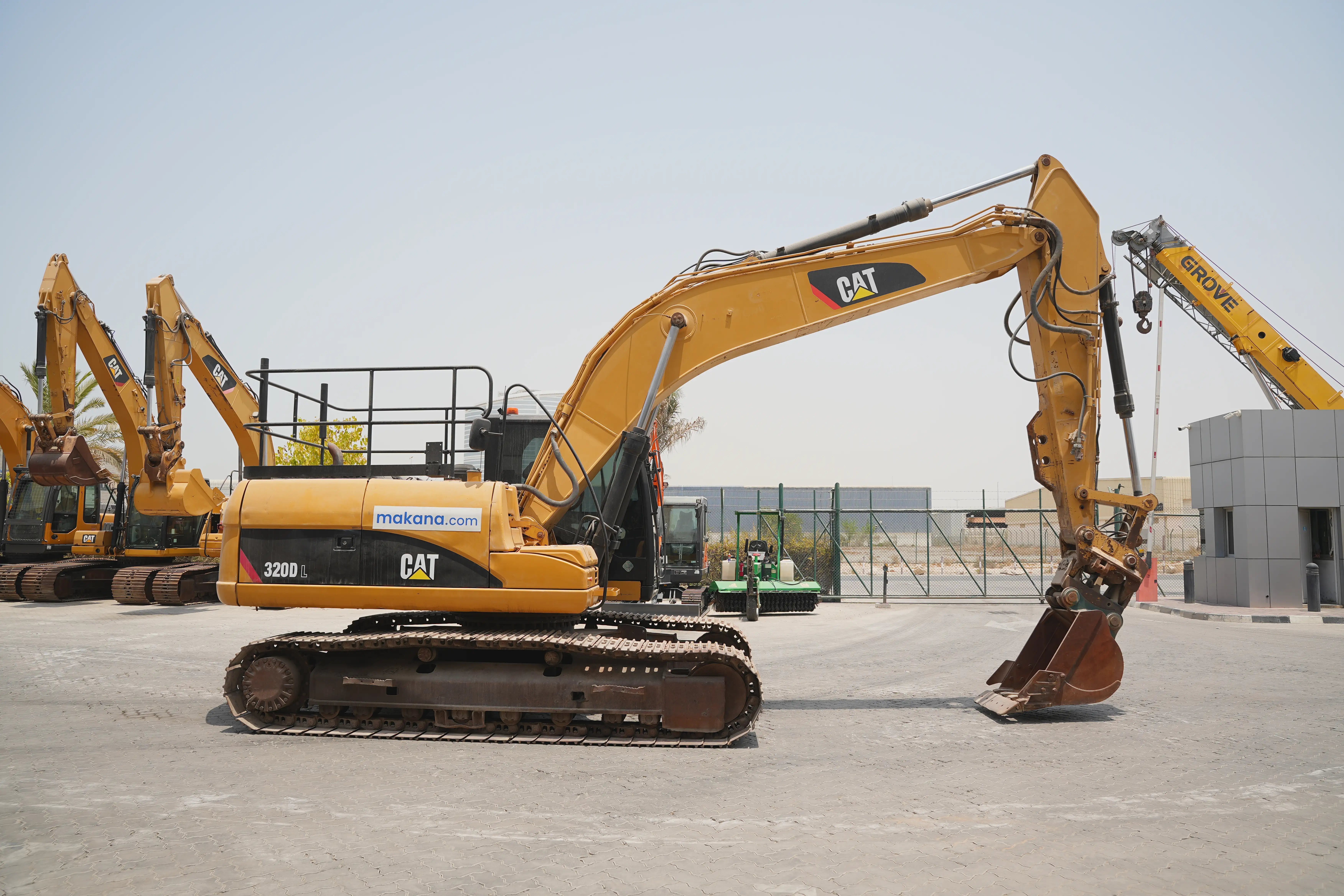 Product-Cat-320D-L-medium-excavator-exterior
