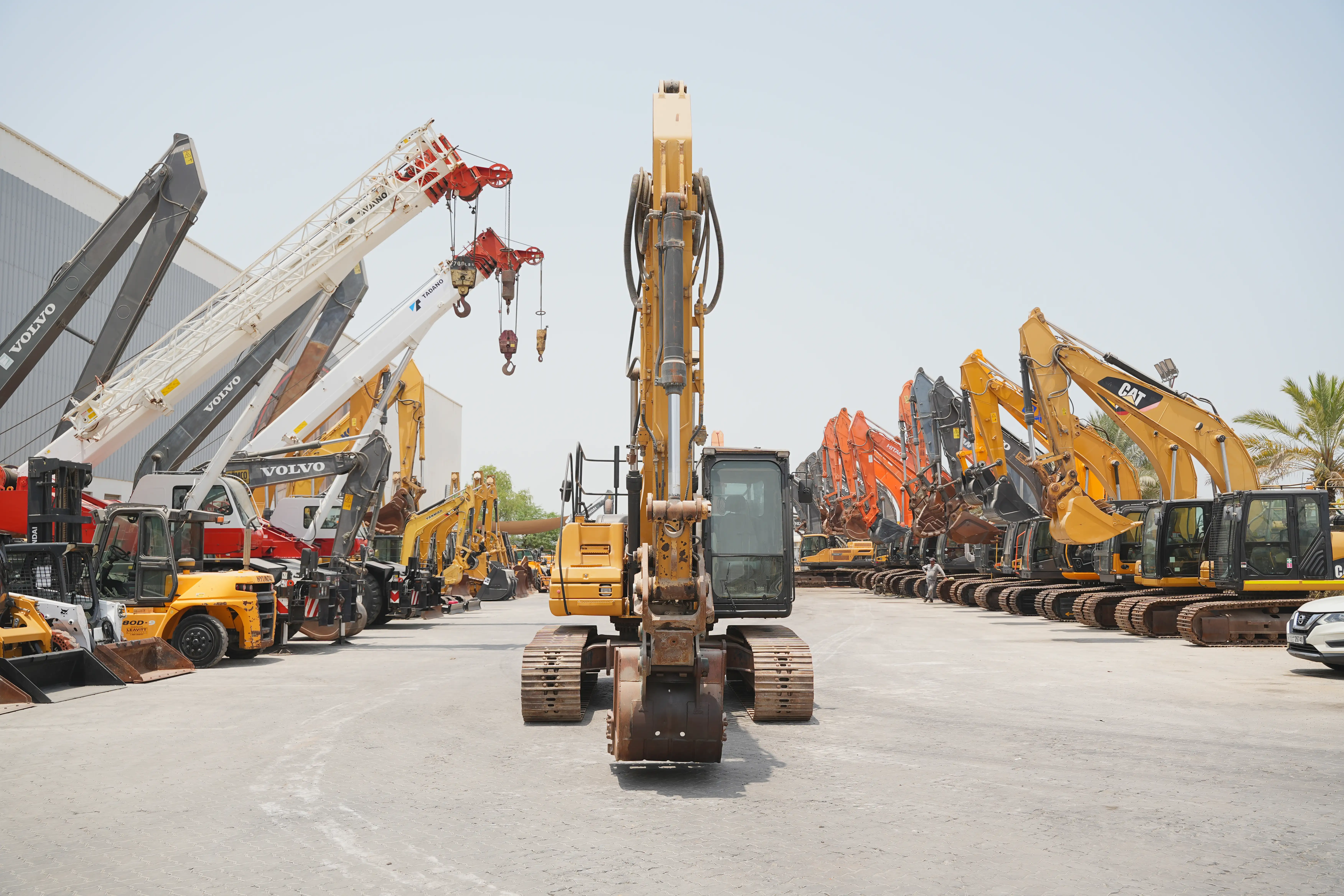 Product-Cat-320D-L-medium-excavator-exterior