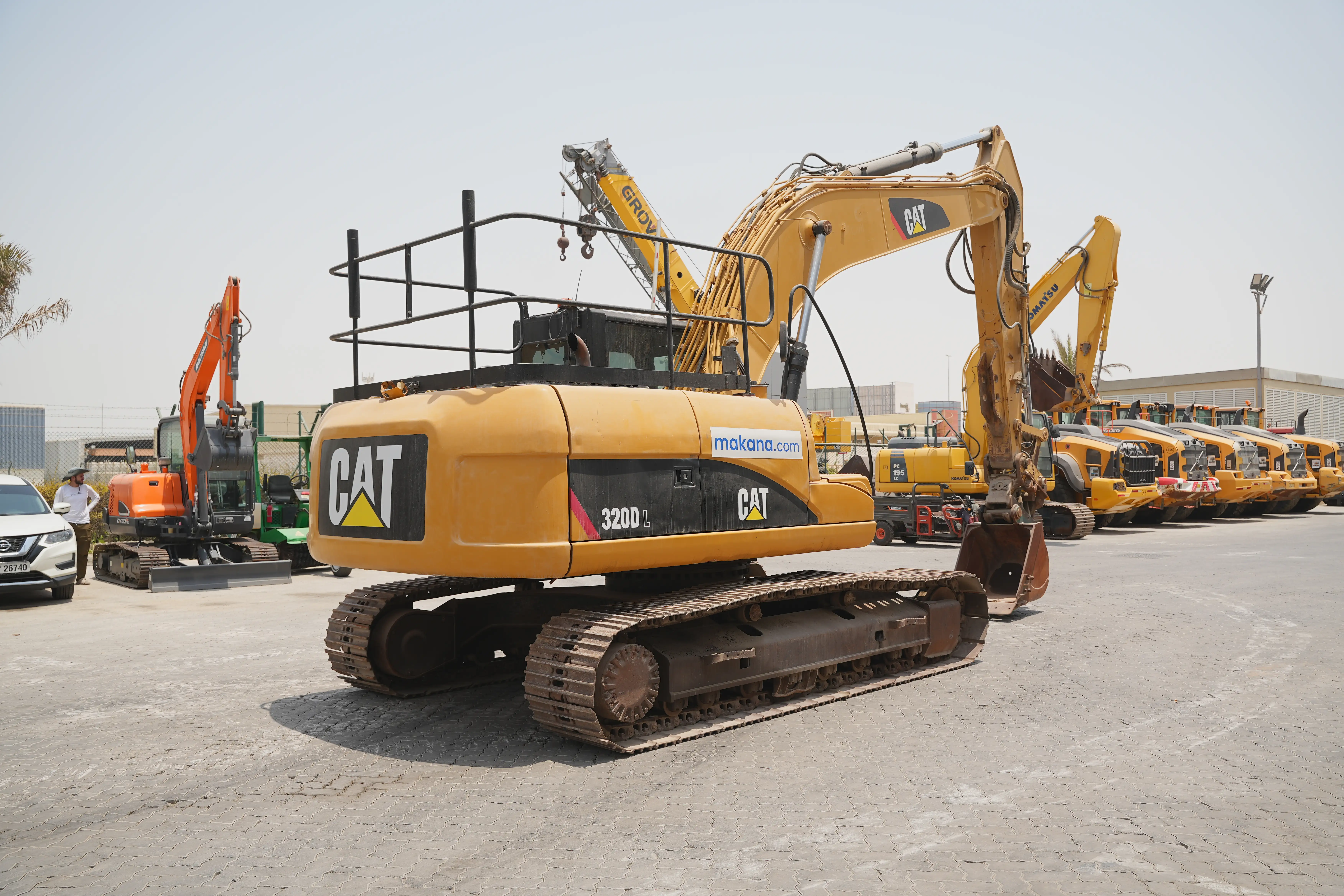 Product-Cat-320D-L-medium-excavator-exterior