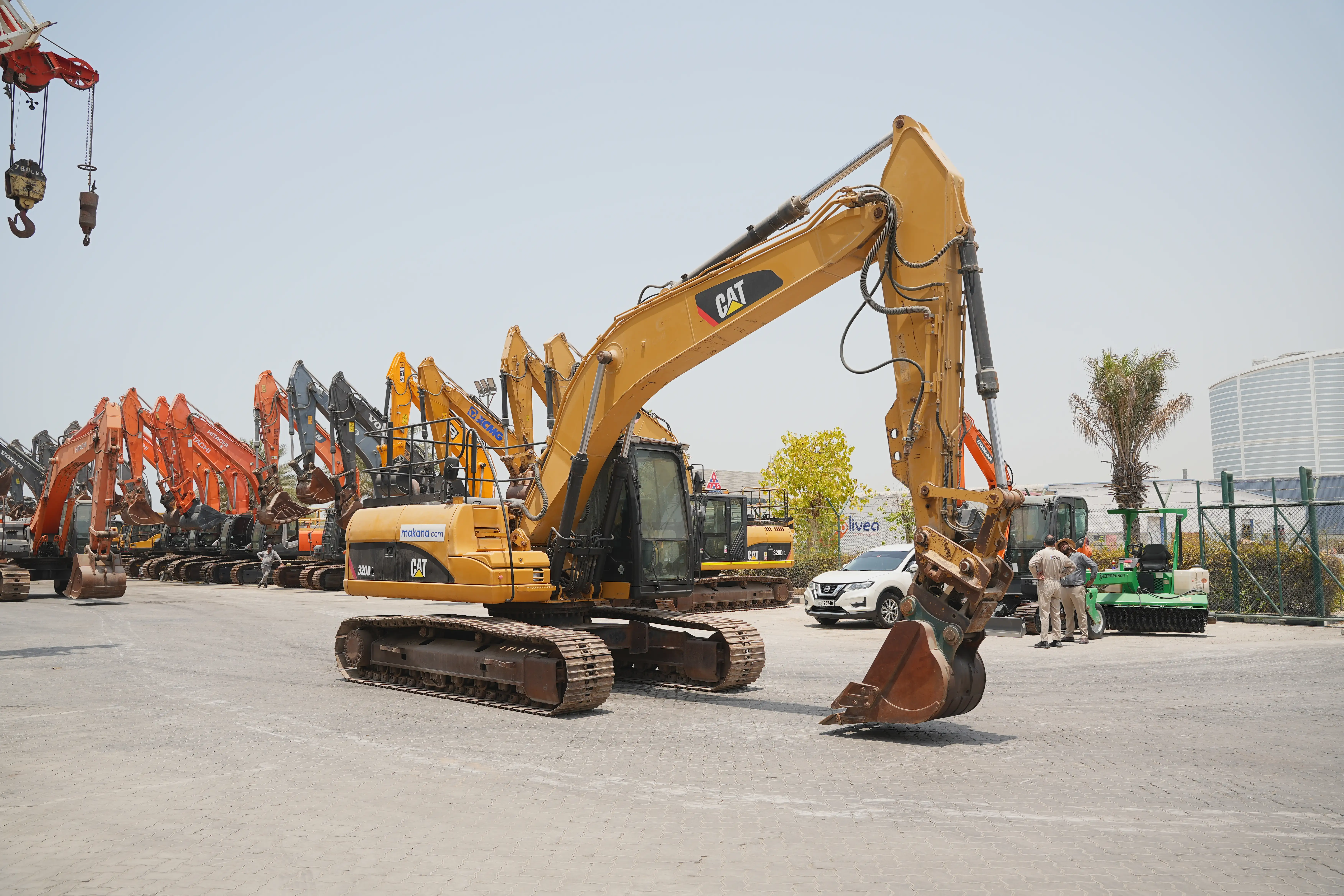 Product-Cat-320D-L-medium-excavator-exterior