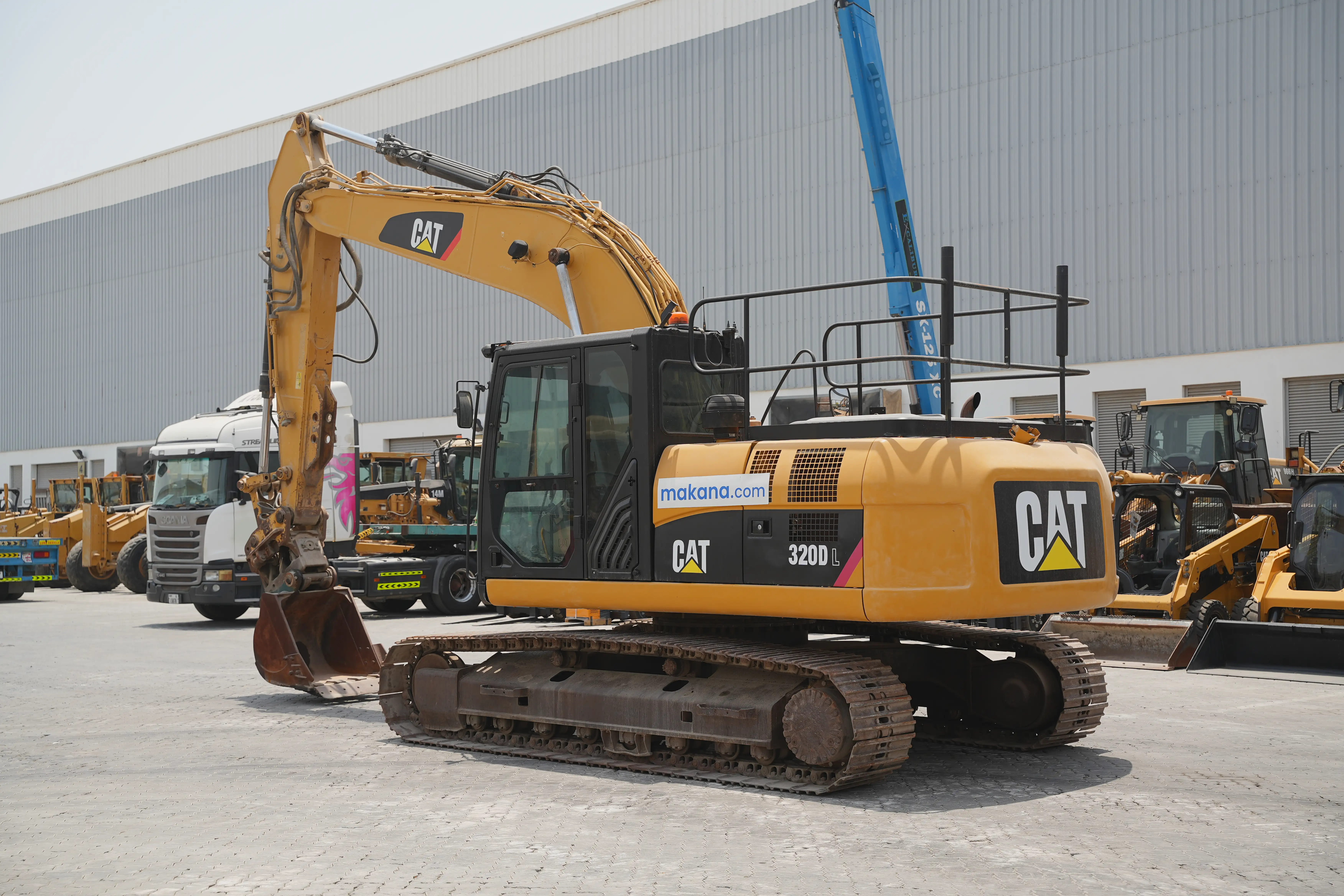 Product-Cat-320D-L-medium-excavator-exterior