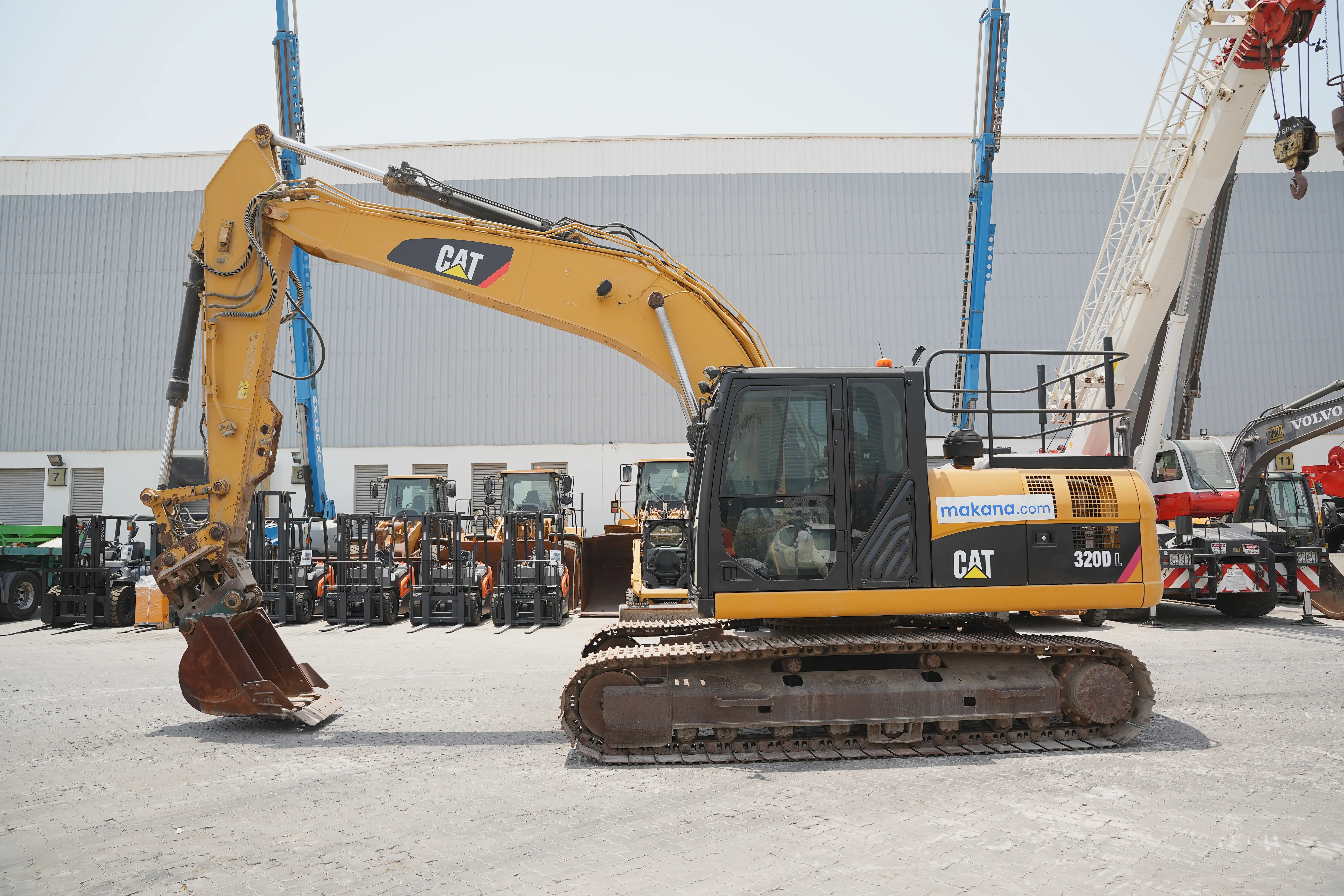Product-Cat-320D-L-medium-excavator-exterior