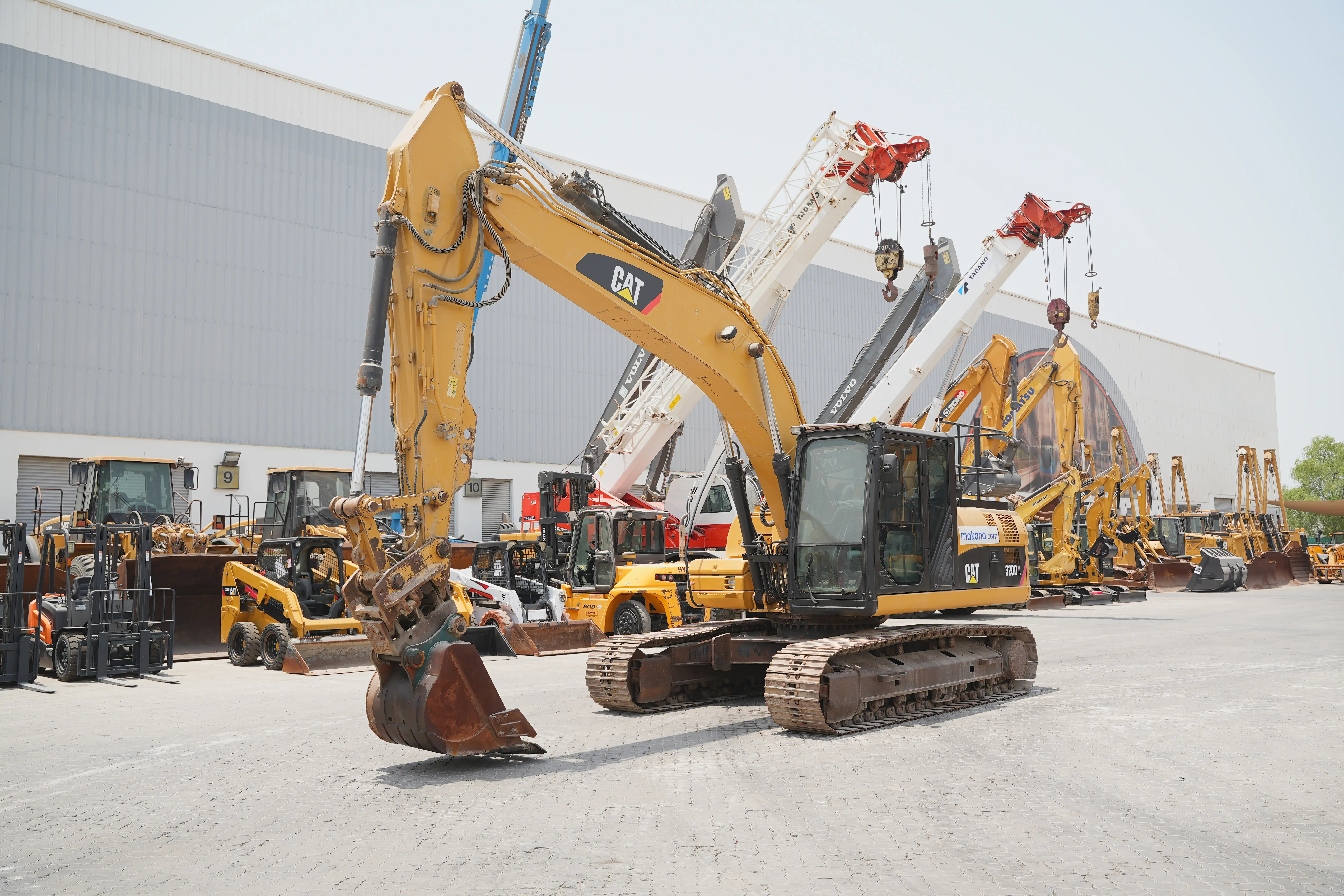 Product-Cat-320D-L-medium-excavator-exterior