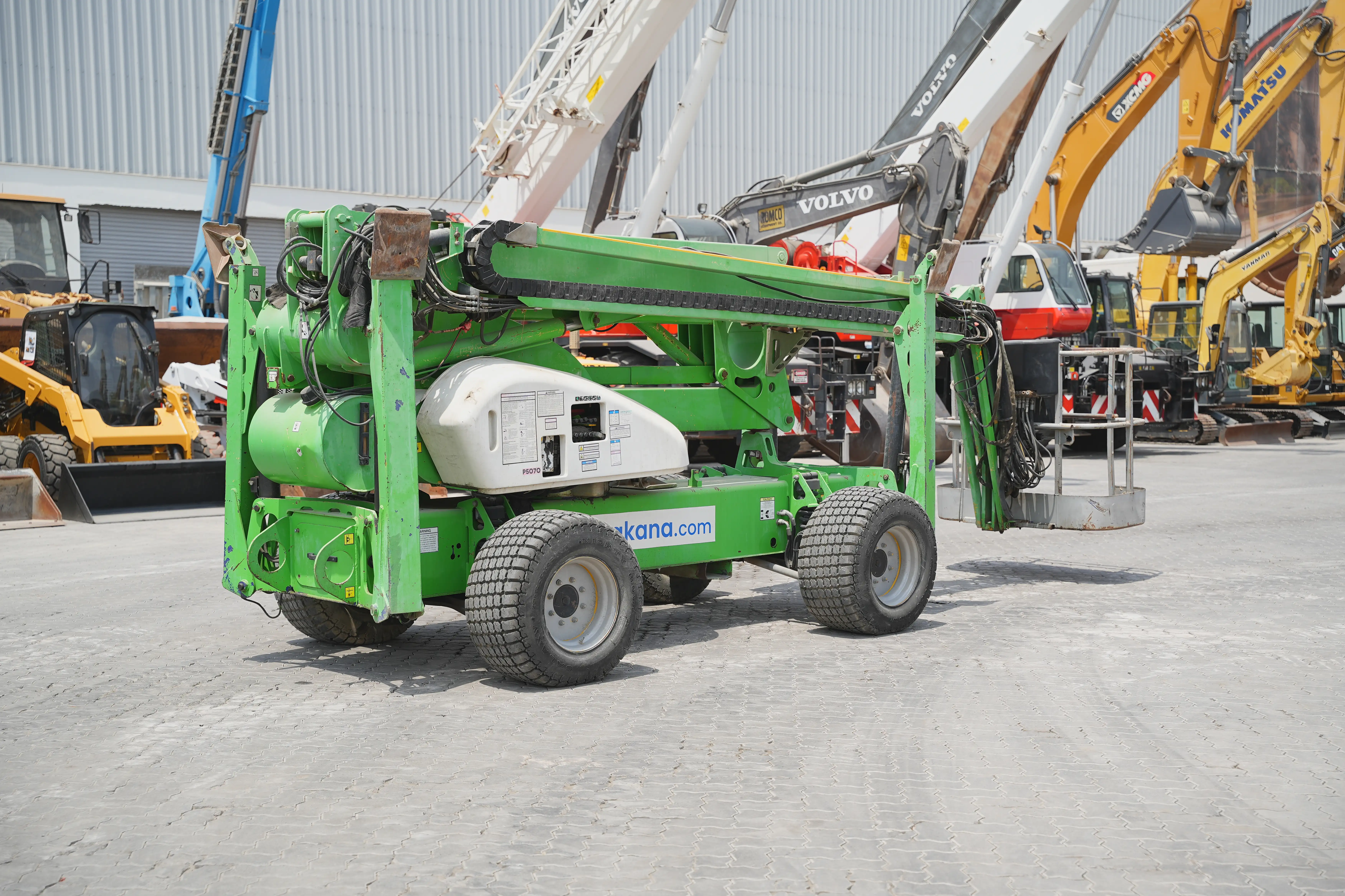 Product-Nifty-210SD-diesel-articulated-boom-lift-exterior