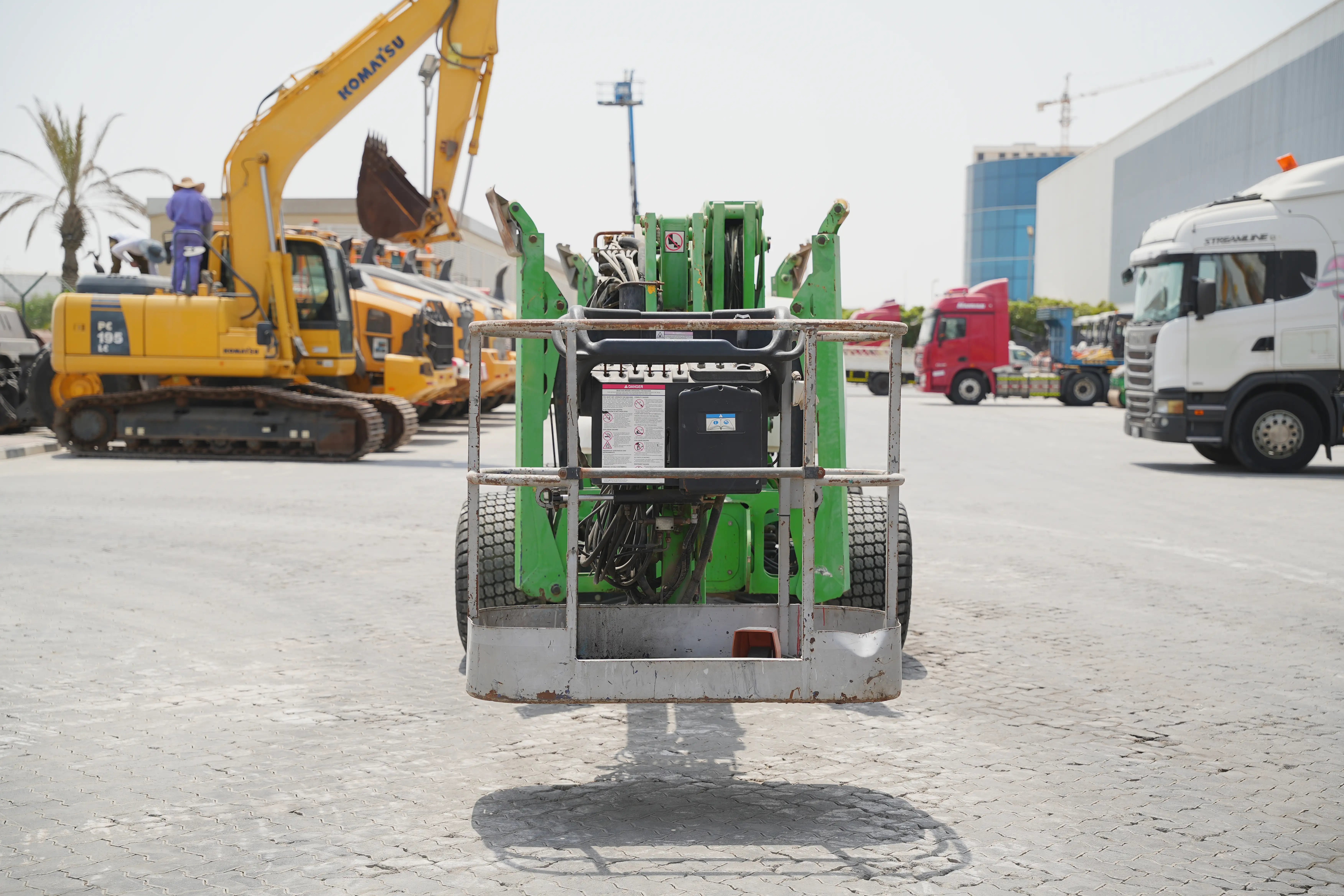Product-Nifty-210SD-diesel-articulated-boom-lift-exterior