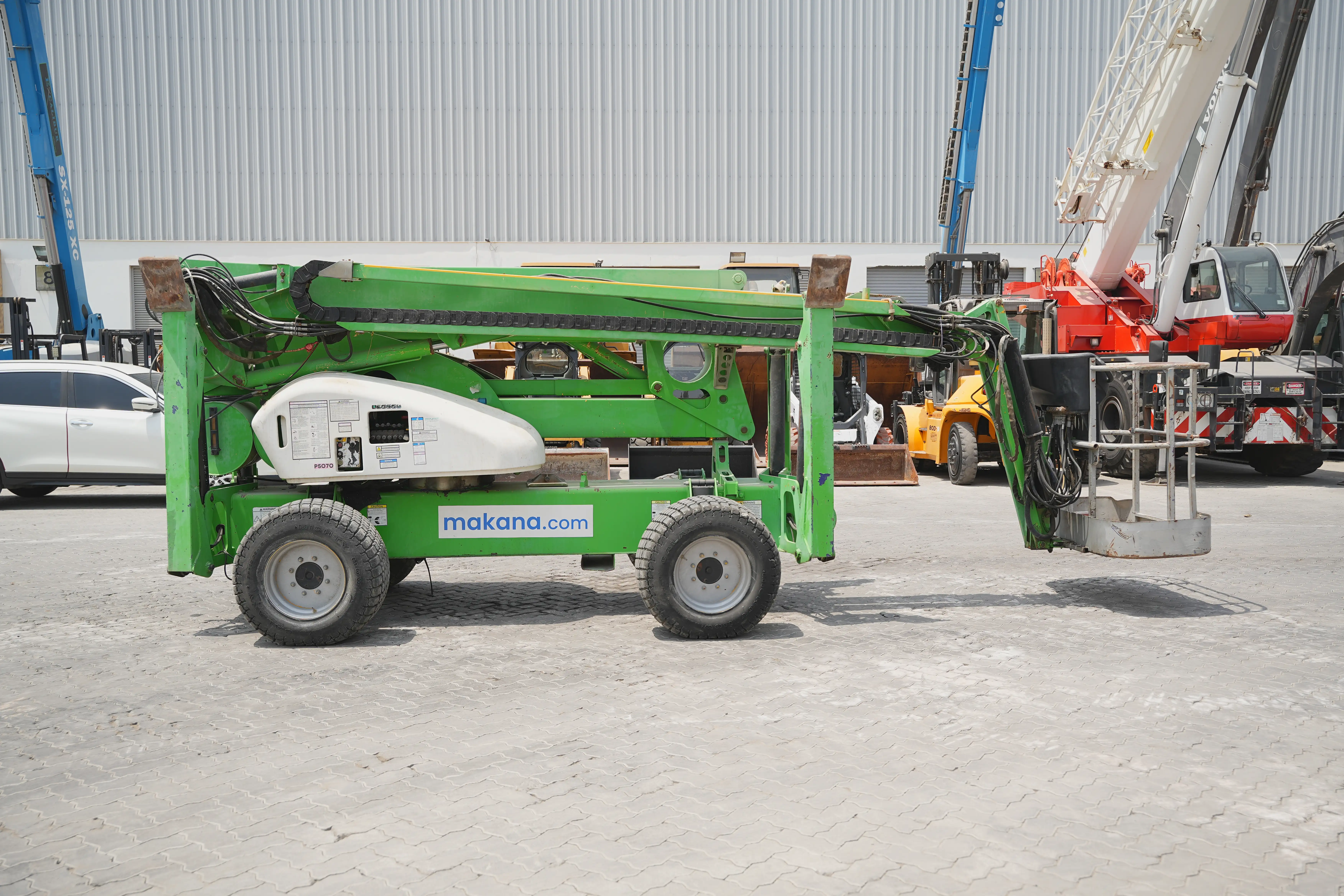 Product-Nifty-210SD-diesel-articulated-boom-lift-exterior