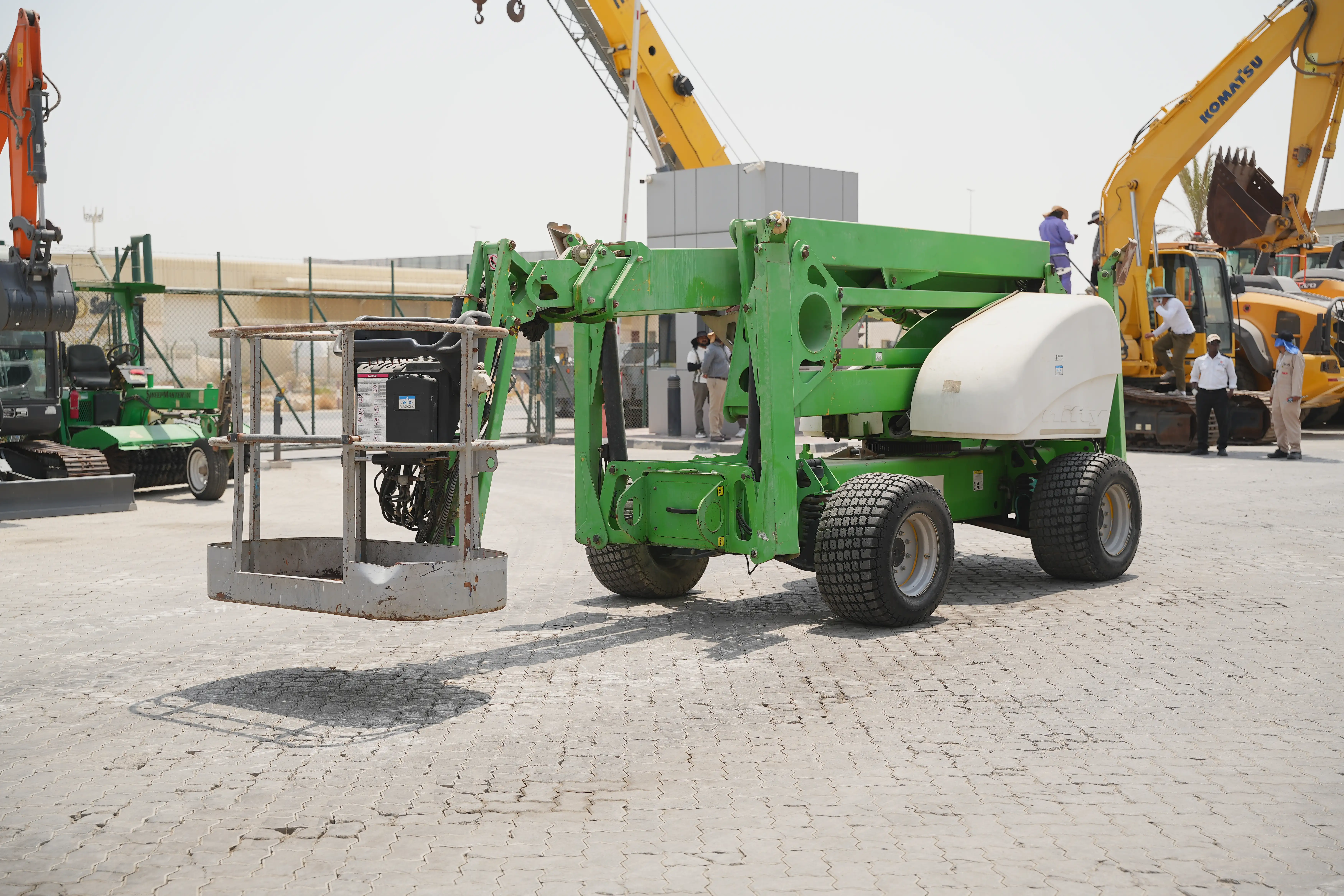 Product-Nifty-210SD-diesel-articulated-boom-lift-exterior