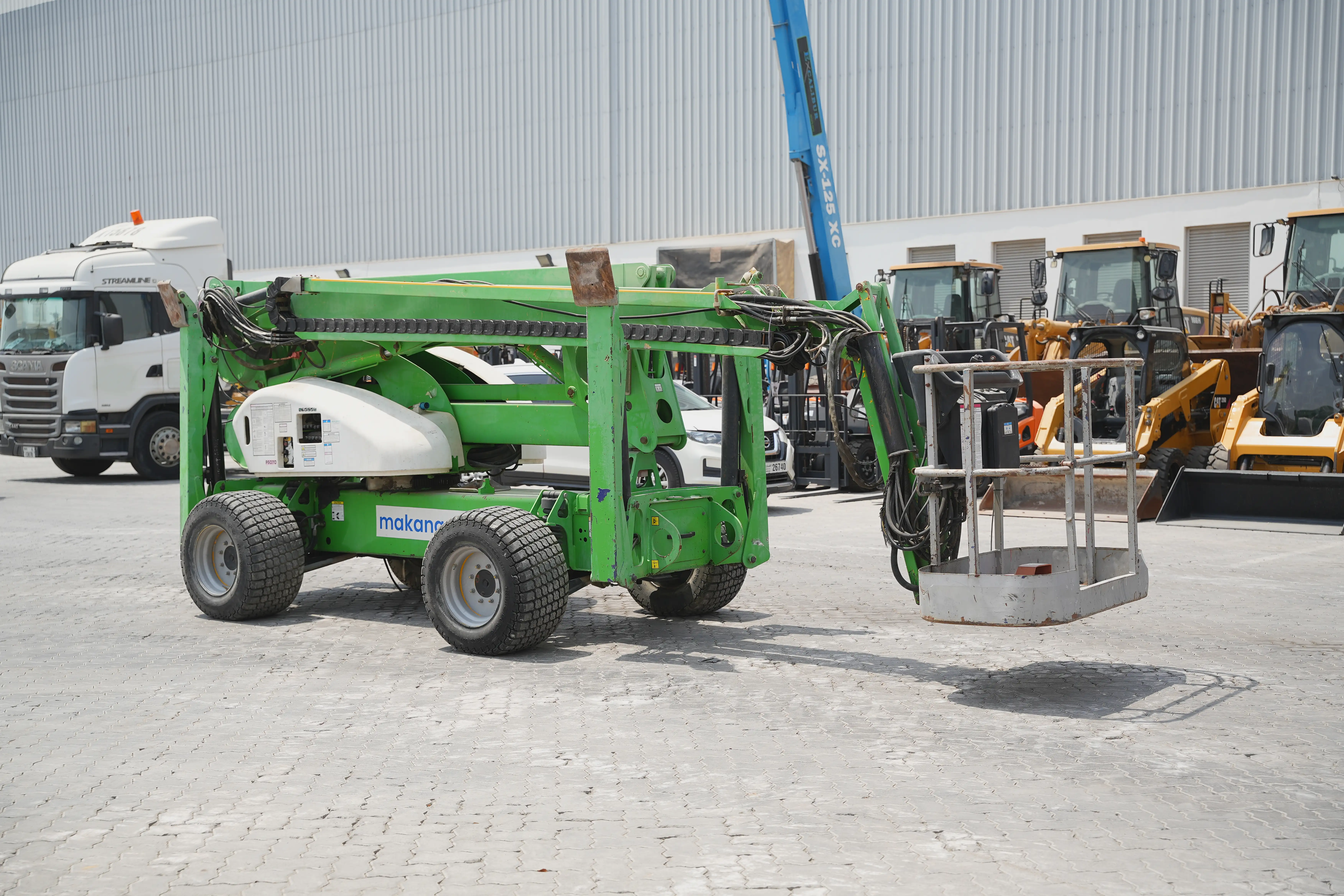 Product-Nifty-210SD-diesel-articulated-boom-lift-exterior