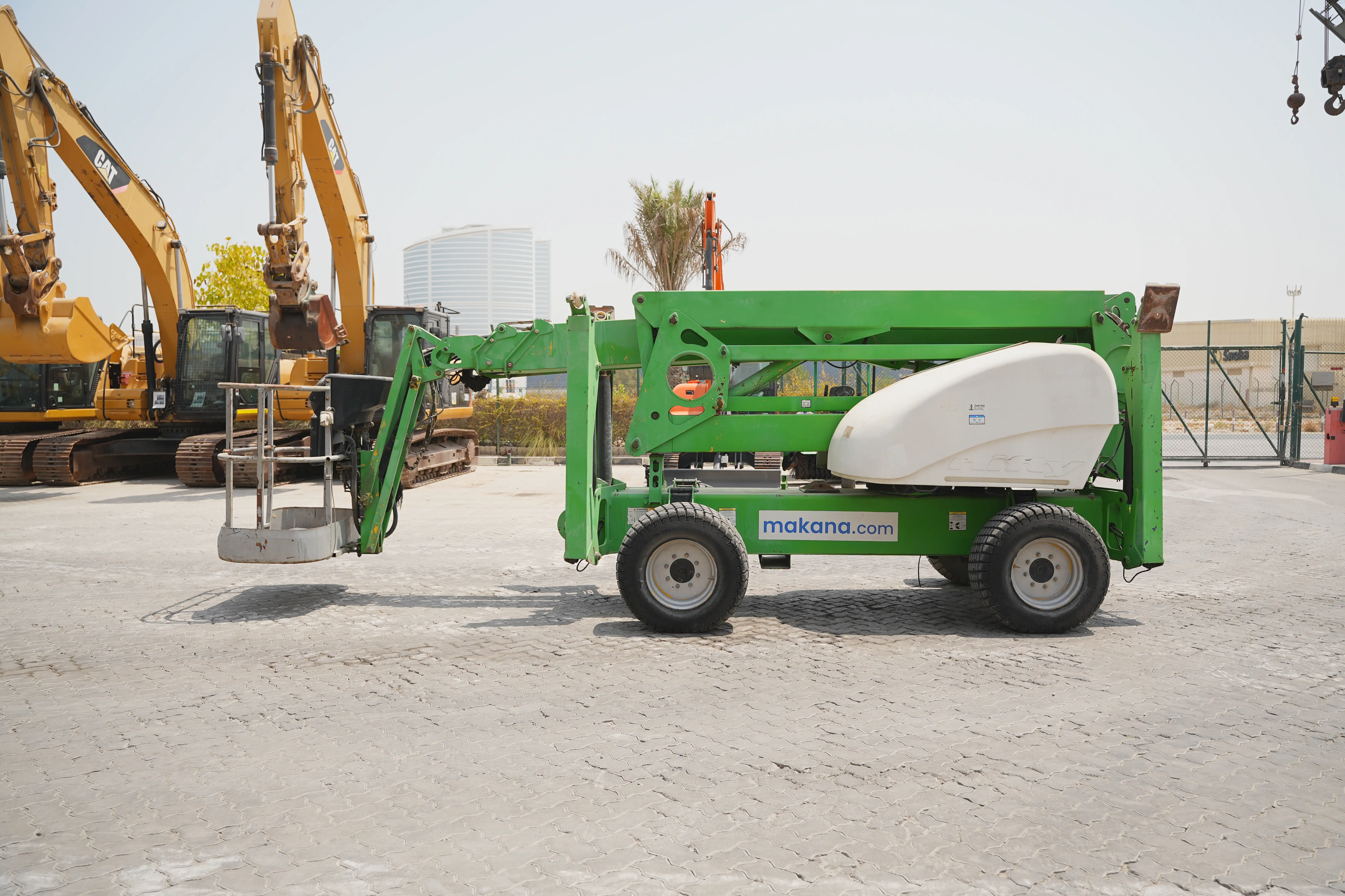 Product-Nifty-210SD-diesel-articulated-boom-lift-exterior