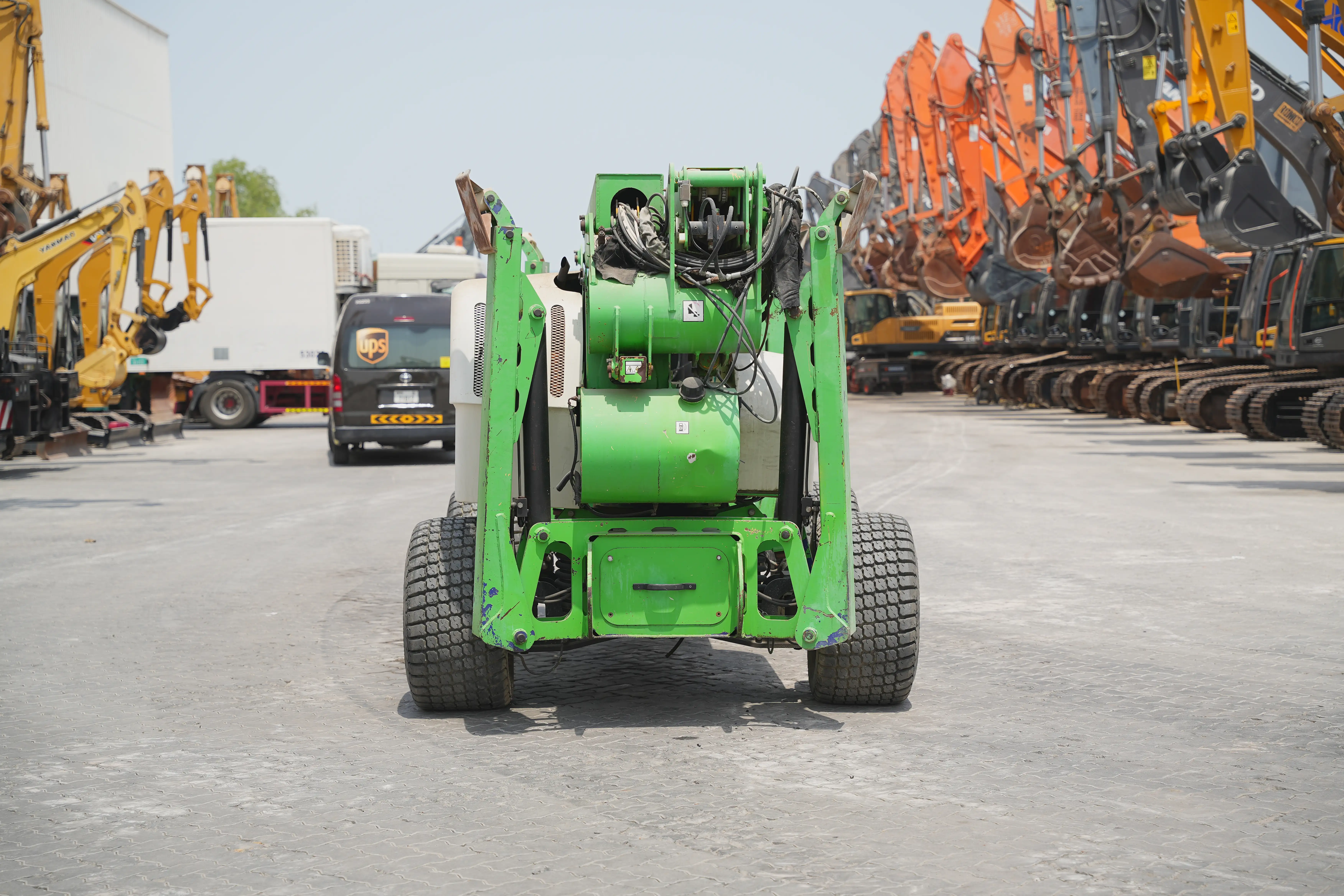 Product-Nifty-210SD-diesel-articulated-boom-lift-exterior