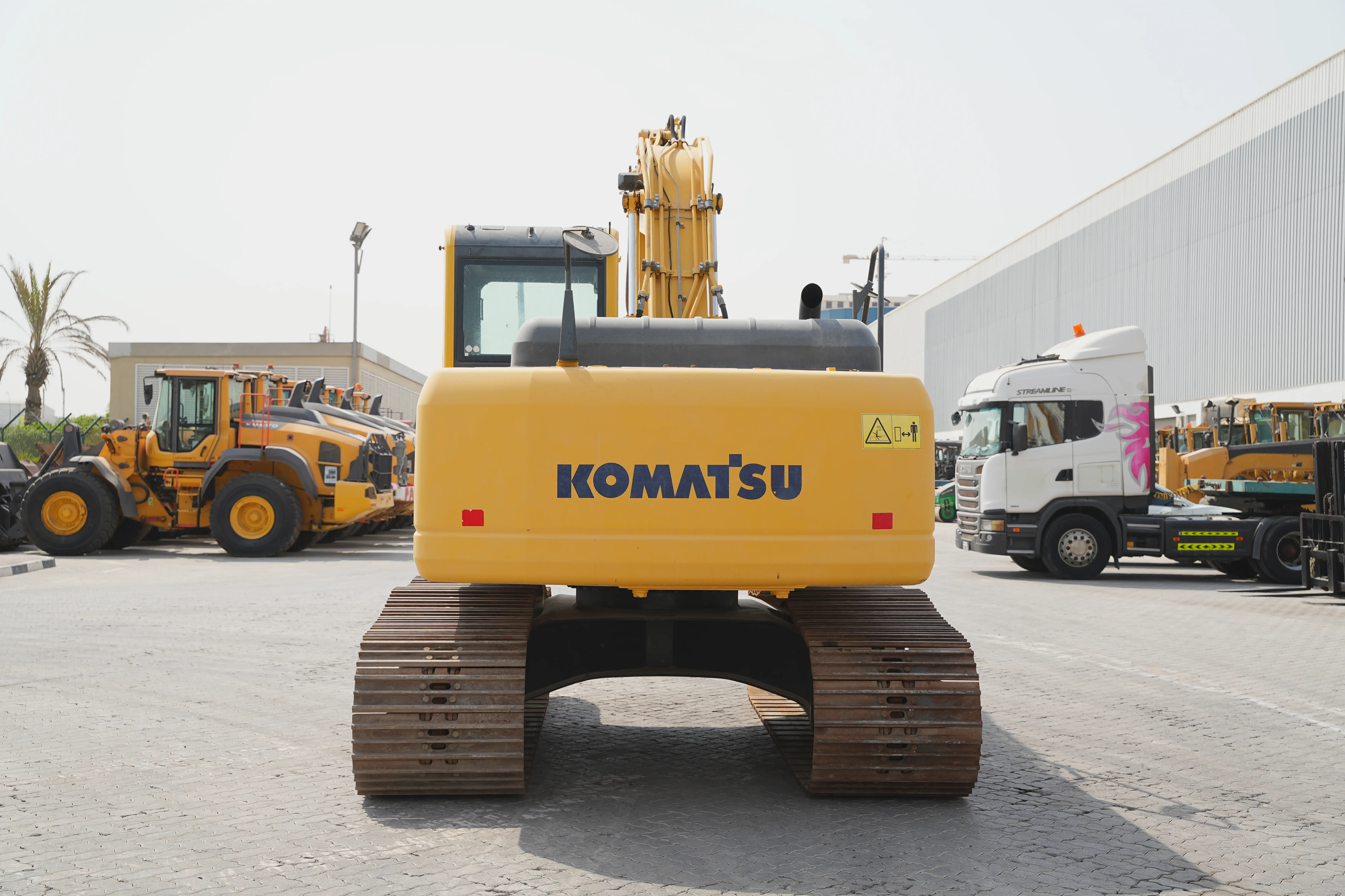 Product-Komatsu-PC195LC-8-medium-excavator-exterior
