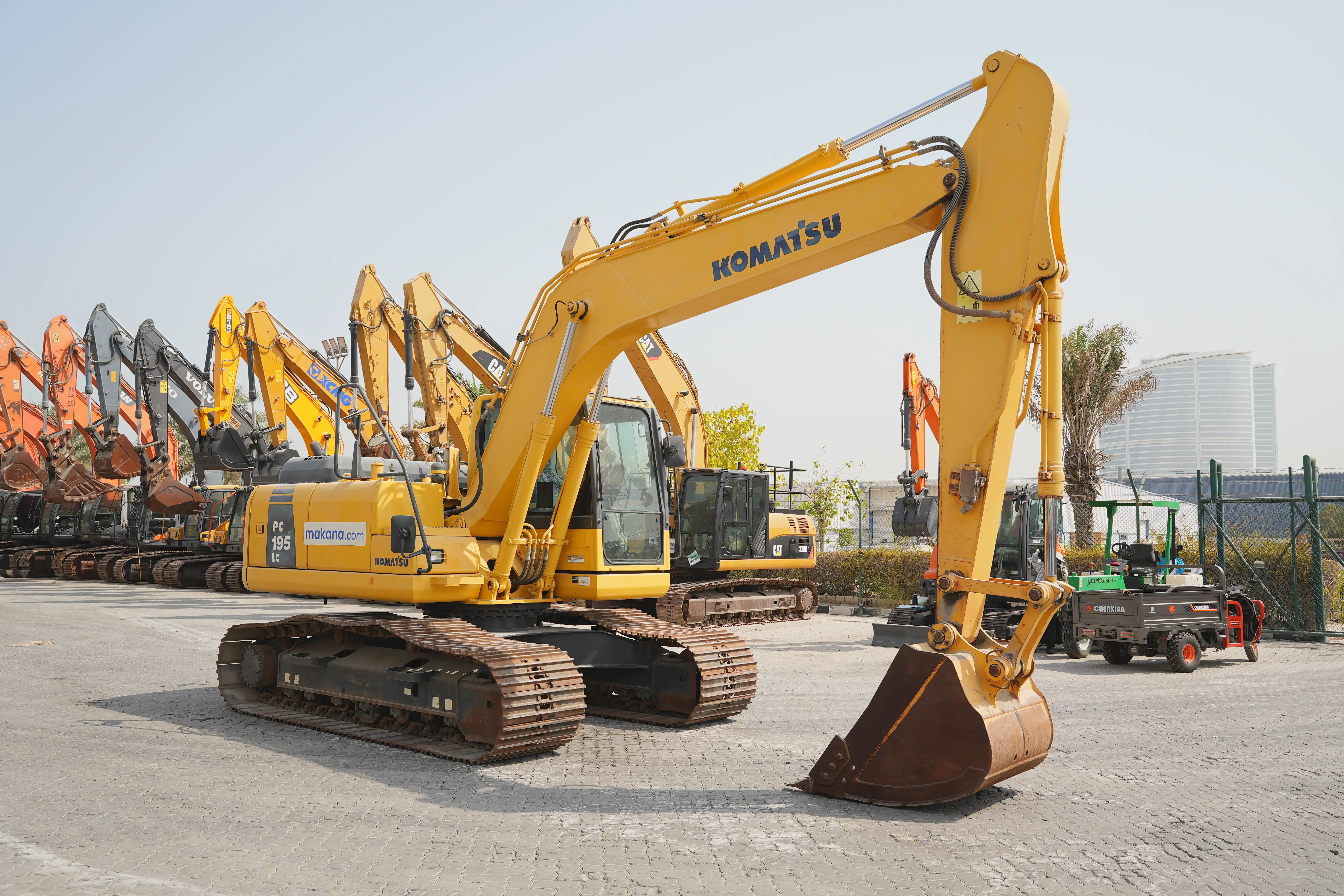 Product-Komatsu-PC195LC-8-medium-excavator-exterior