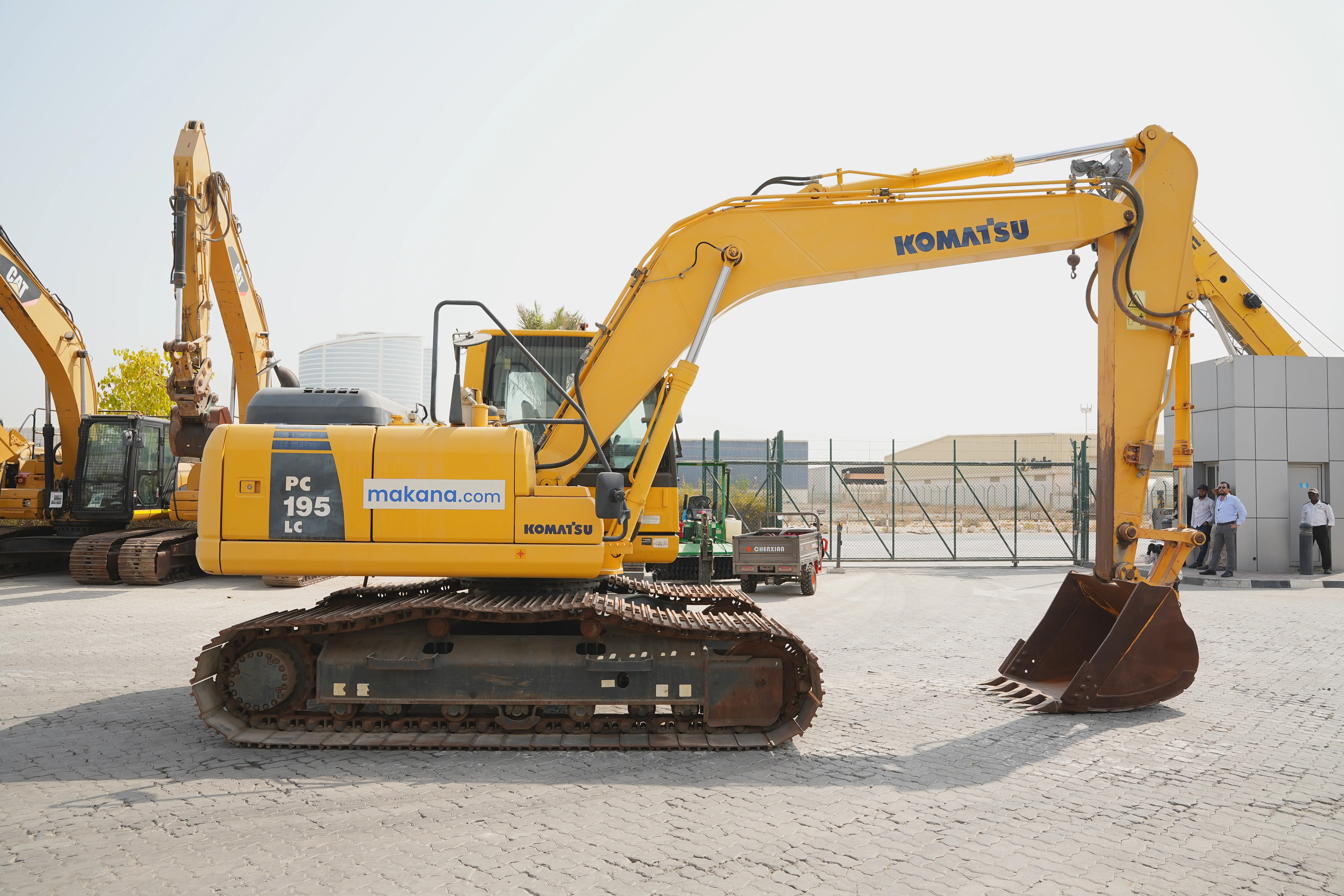 Product-Komatsu-PC195LC-8-medium-excavator-exterior