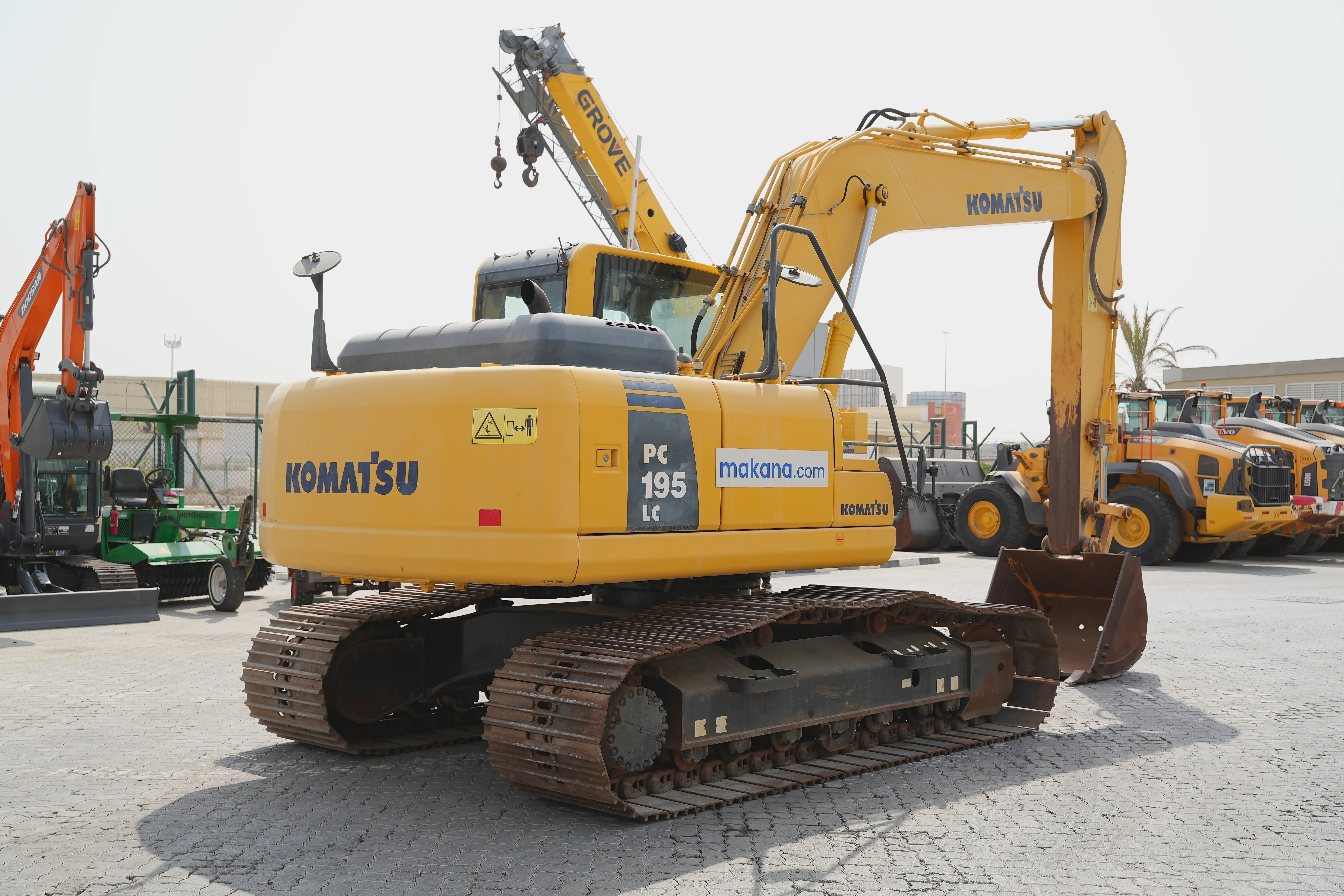 Product-Komatsu-PC195LC-8-medium-excavator-exterior