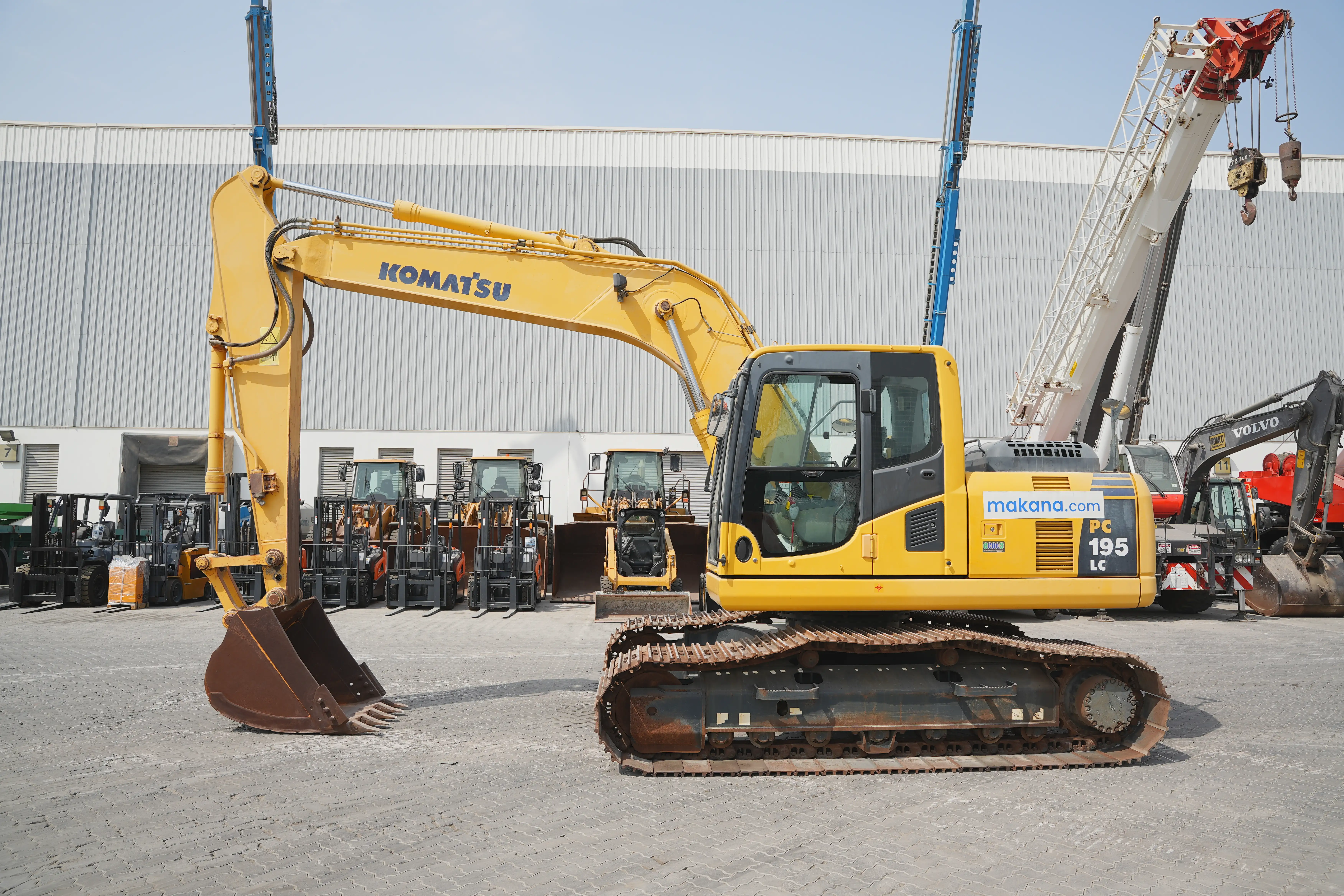 Product-Komatsu-PC195LC-8-medium-excavator-exterior