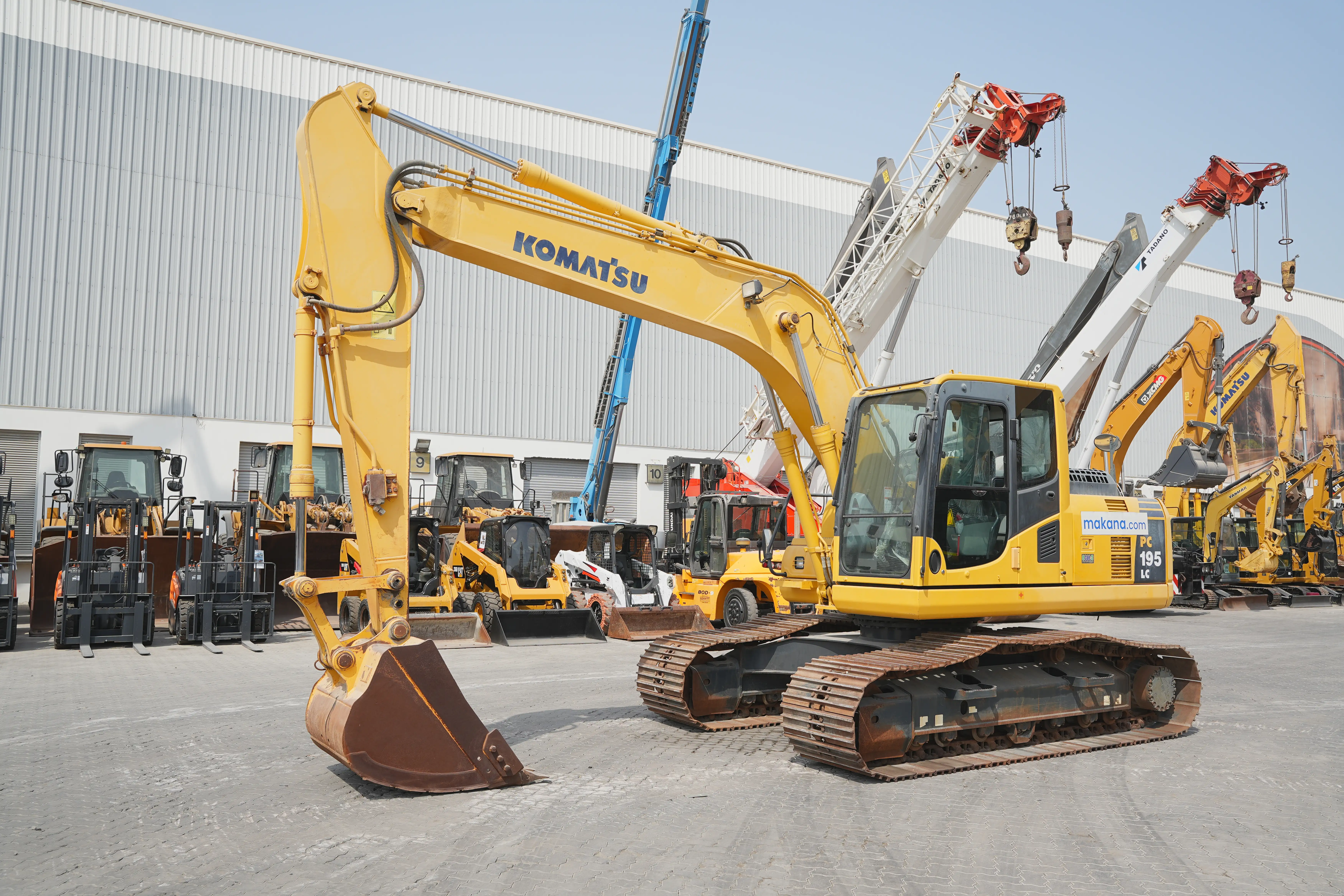 Product-Komatsu-PC195LC-8-medium-excavator-exterior