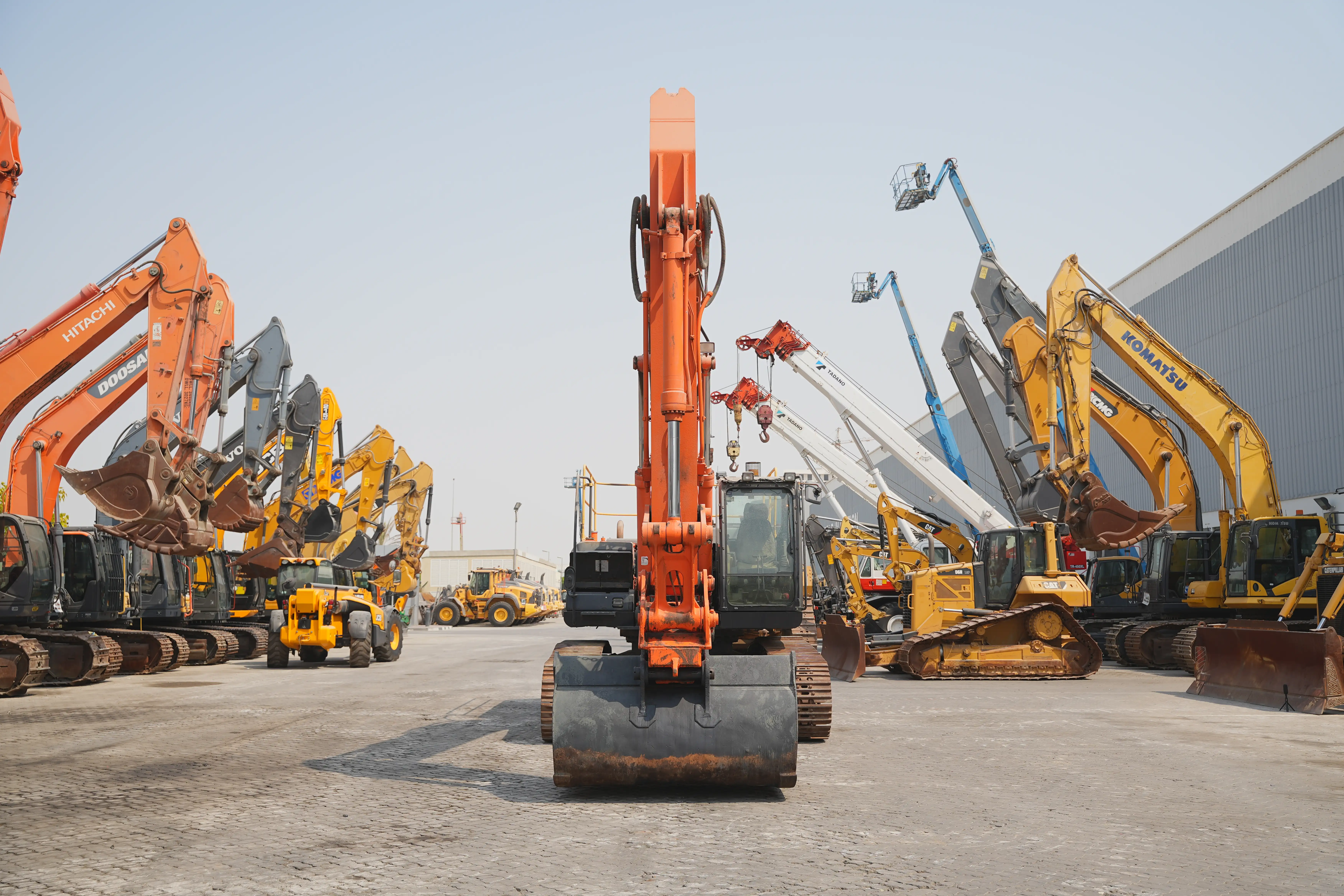 Product-Hitachi-ZX330LC-3-medium-excavator-exterior