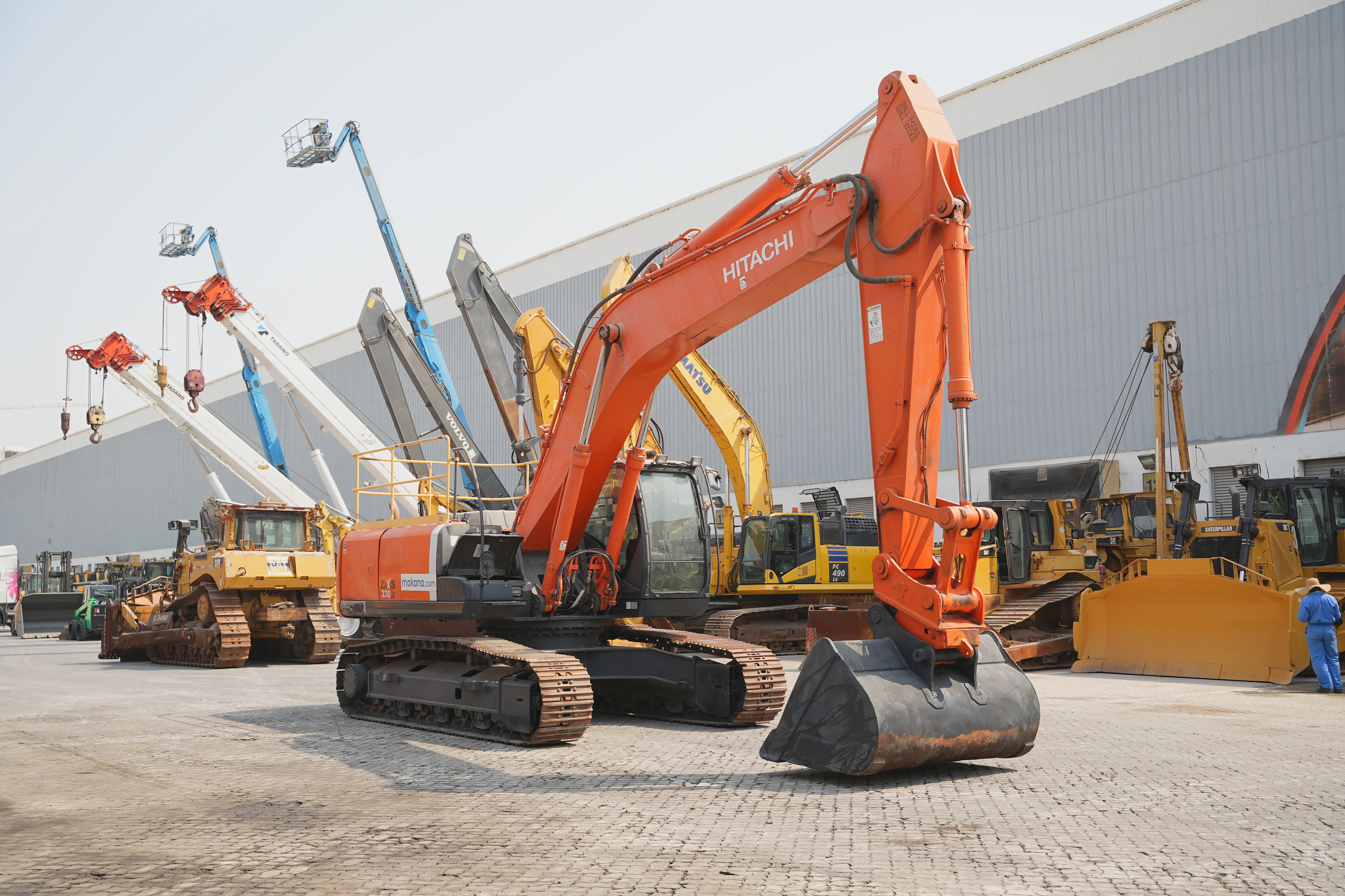 Product-Hitachi-ZX330LC-3-medium-excavator-exterior