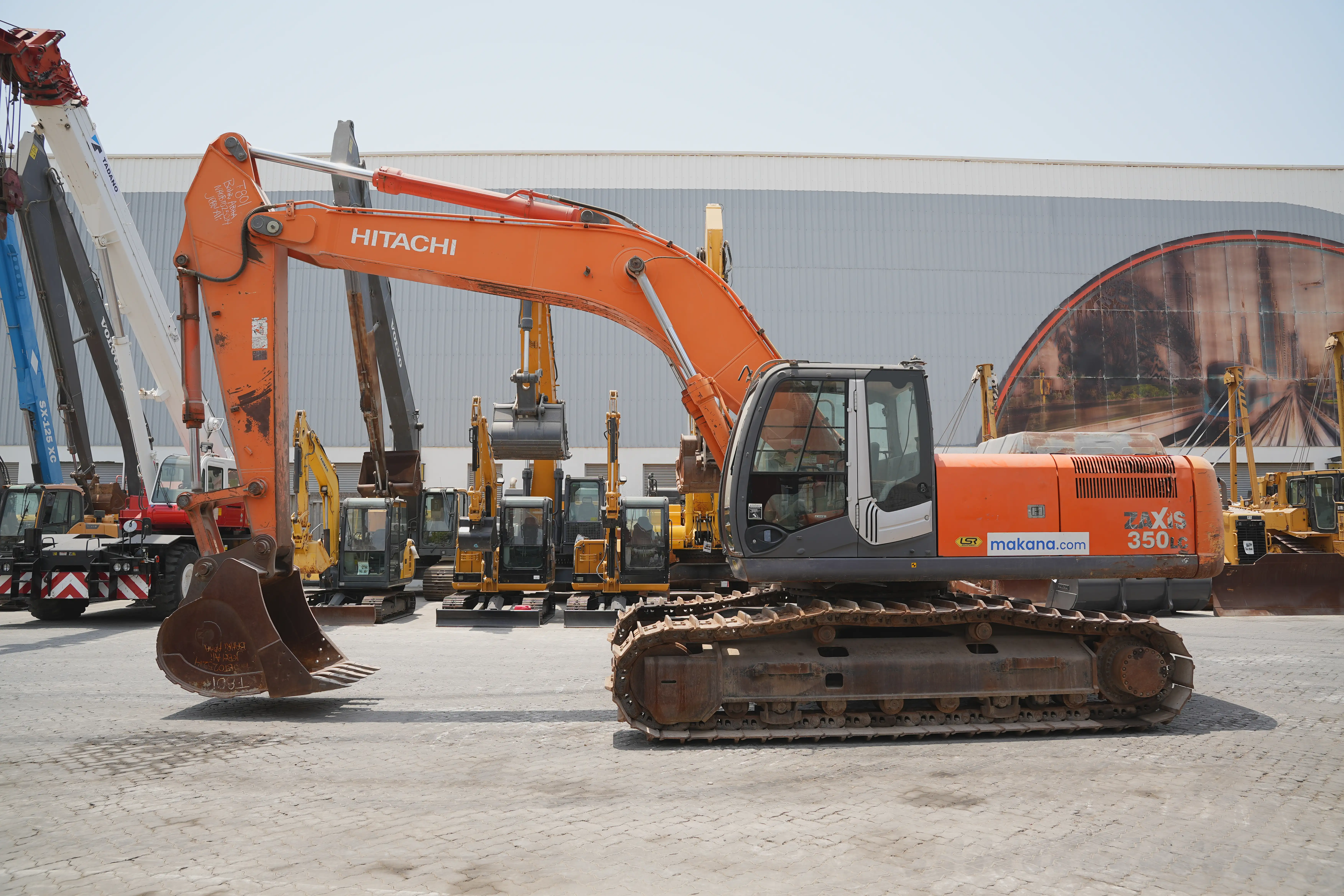 Product-Hitachi-ZX350LC-3-medium-excavator-exterior