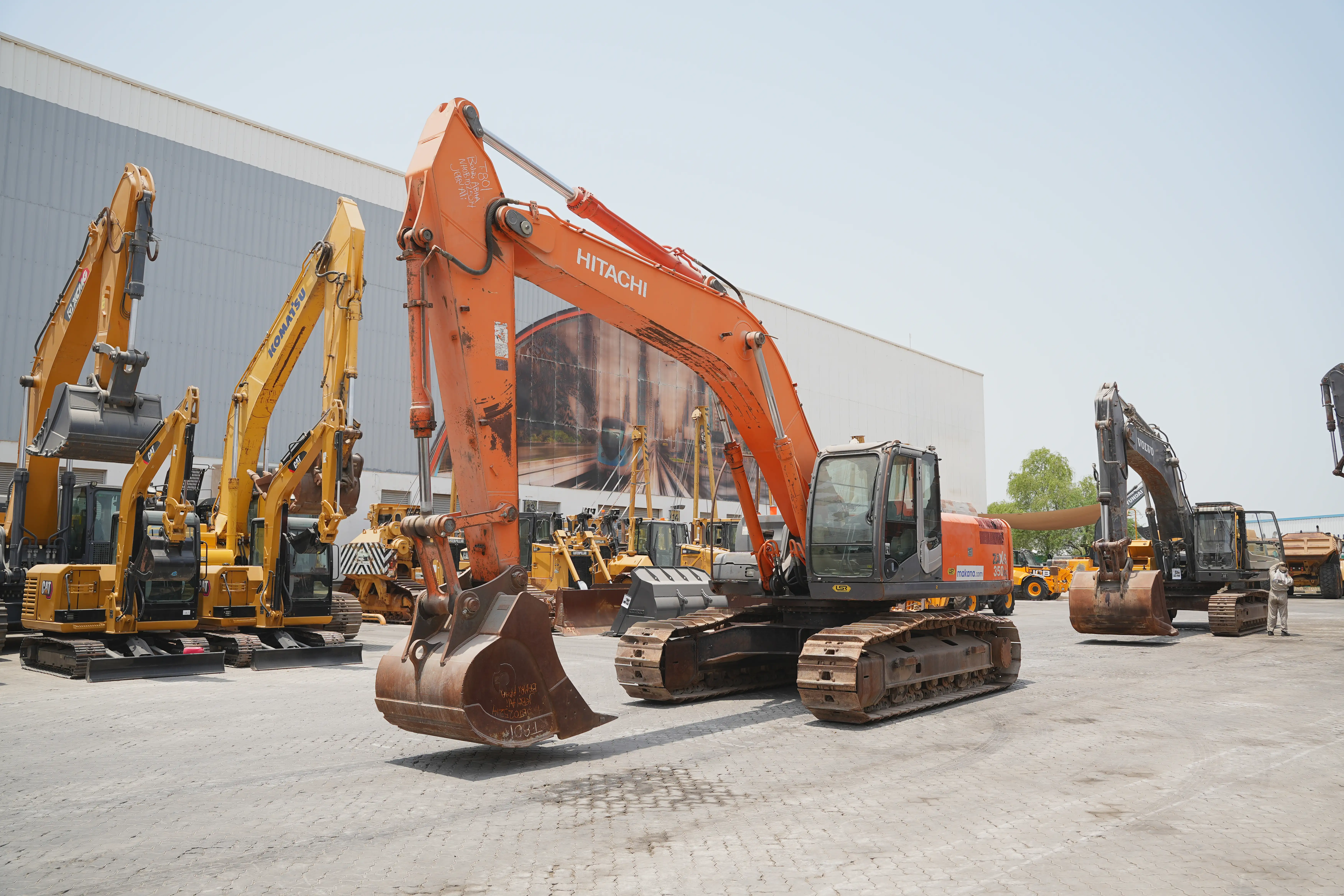 Product-Hitachi-ZX350LC-3-medium-excavator-exterior