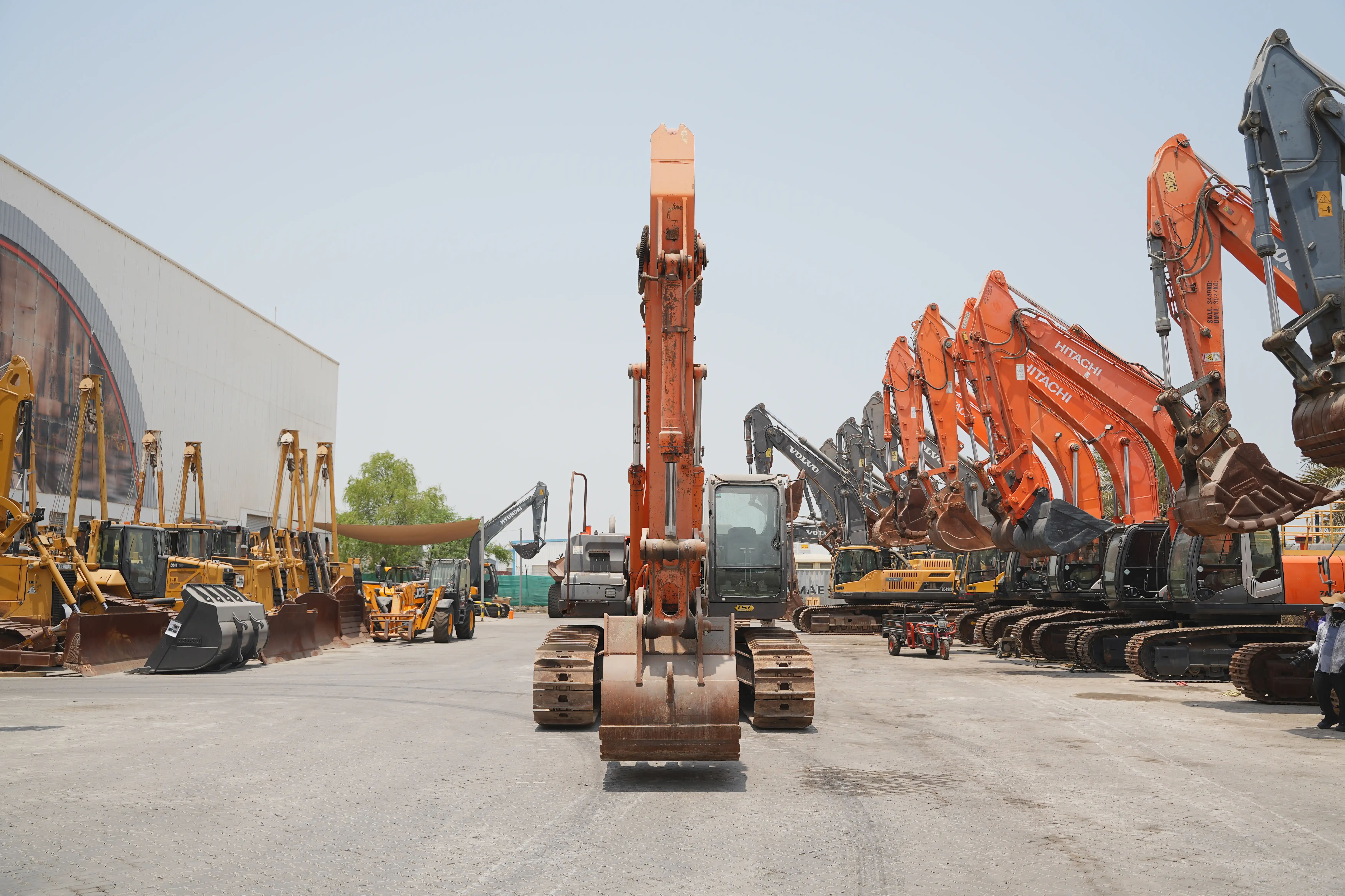 Product-Hitachi-ZX350LC-3-medium-excavator-exterior