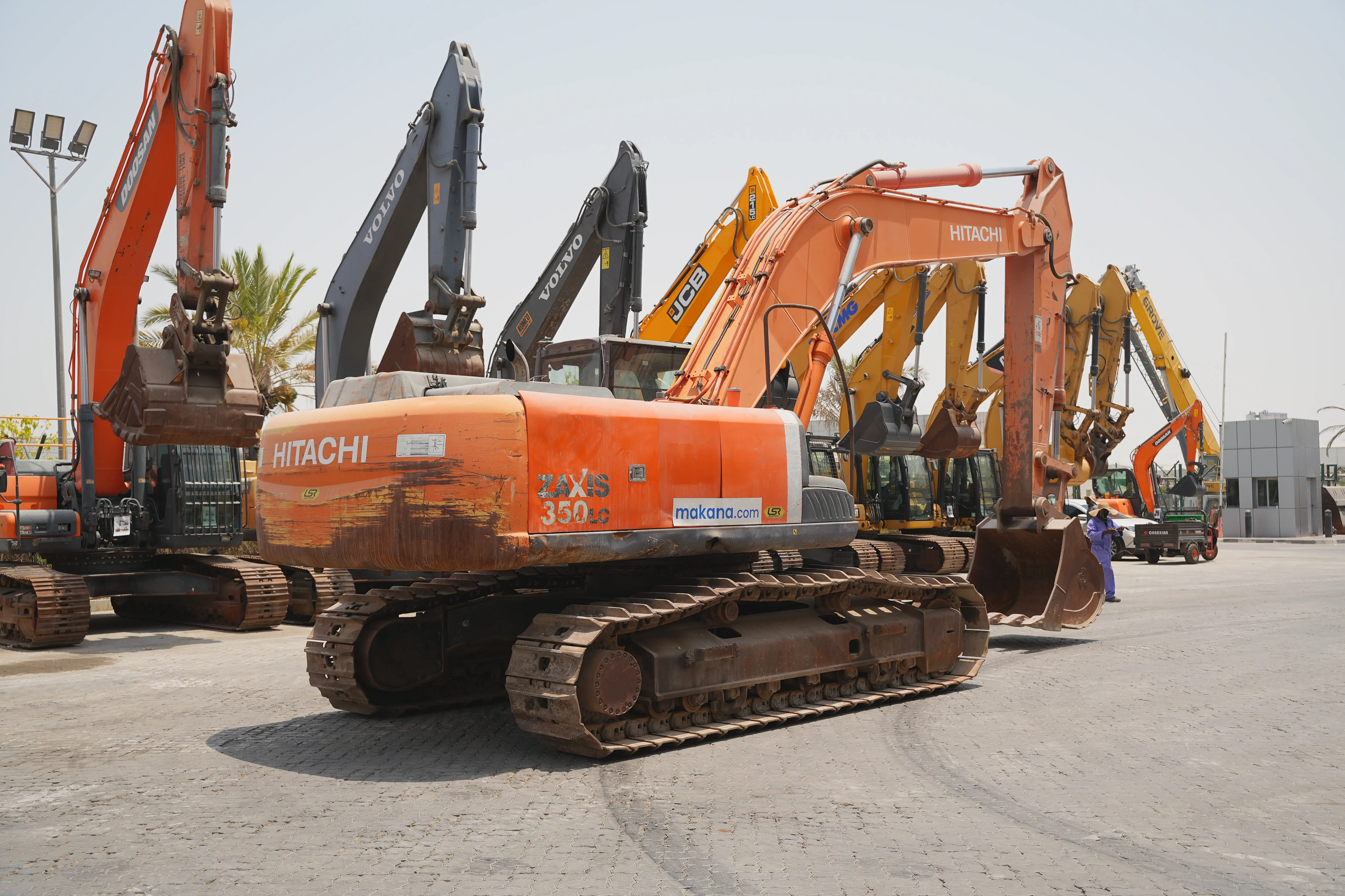 Product-Hitachi-ZX350LC-3-medium-excavator-exterior