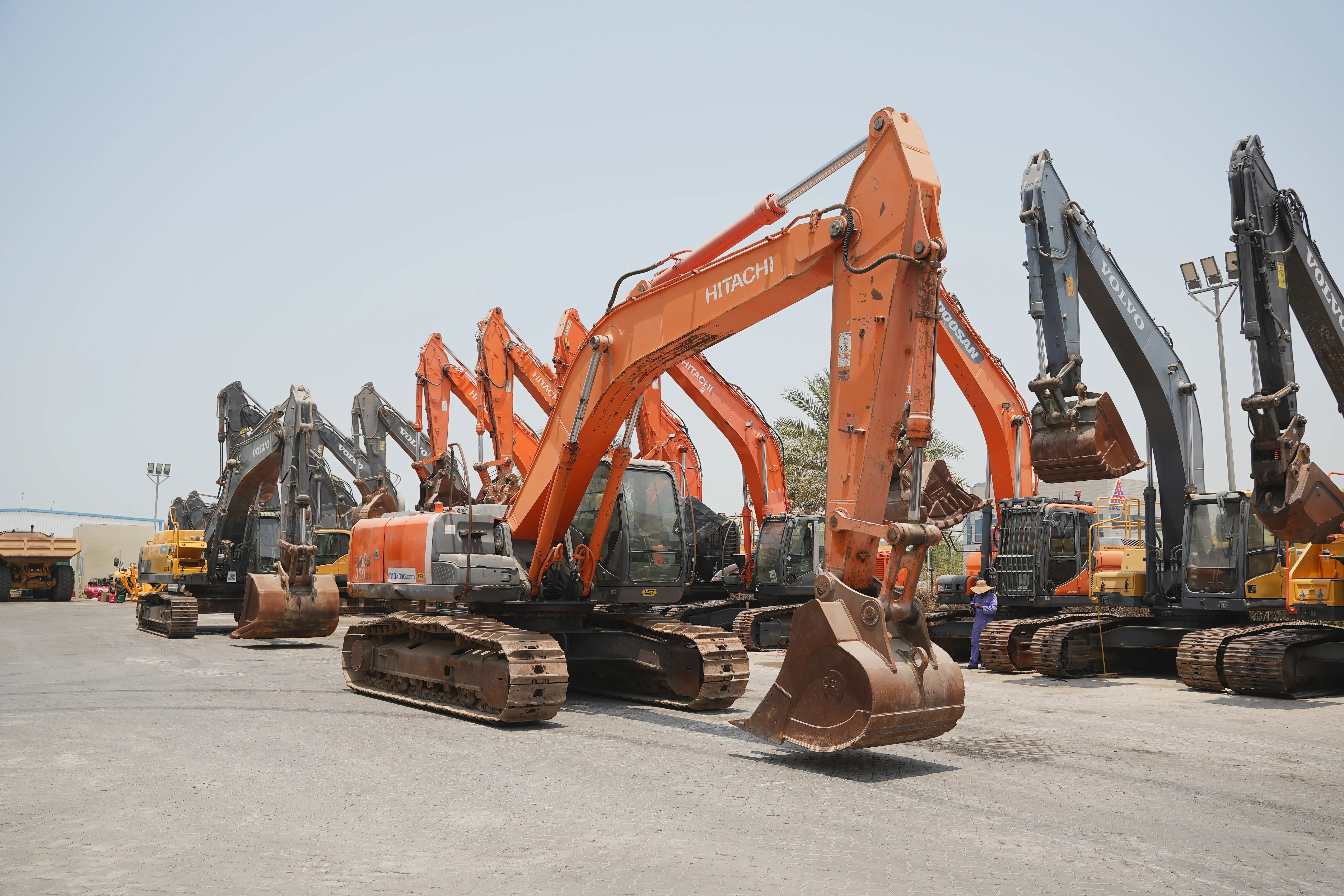 Product-Hitachi-ZX350LC-3-medium-excavator-exterior