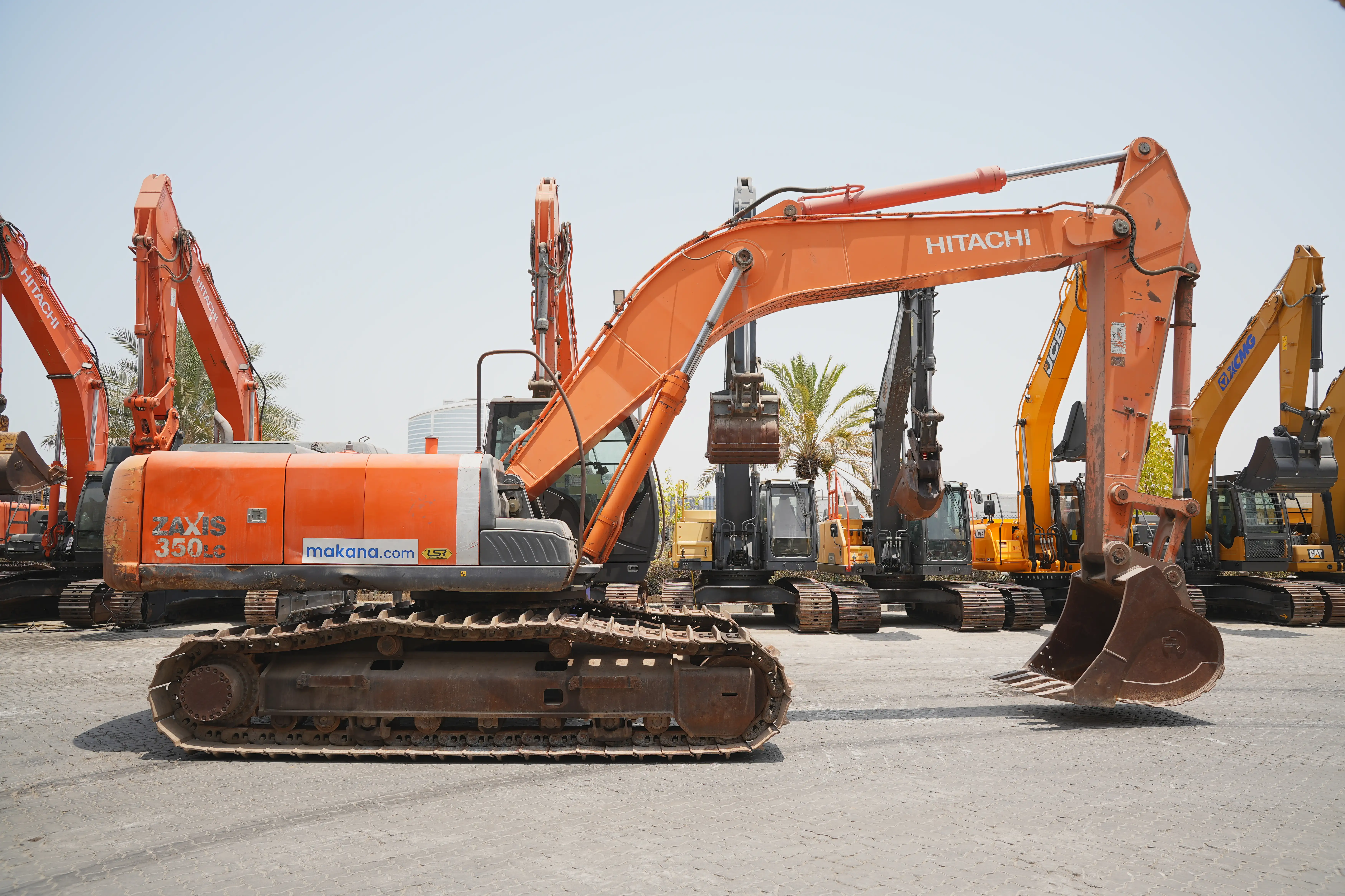Product-Hitachi-ZX350LC-3-medium-excavator-exterior