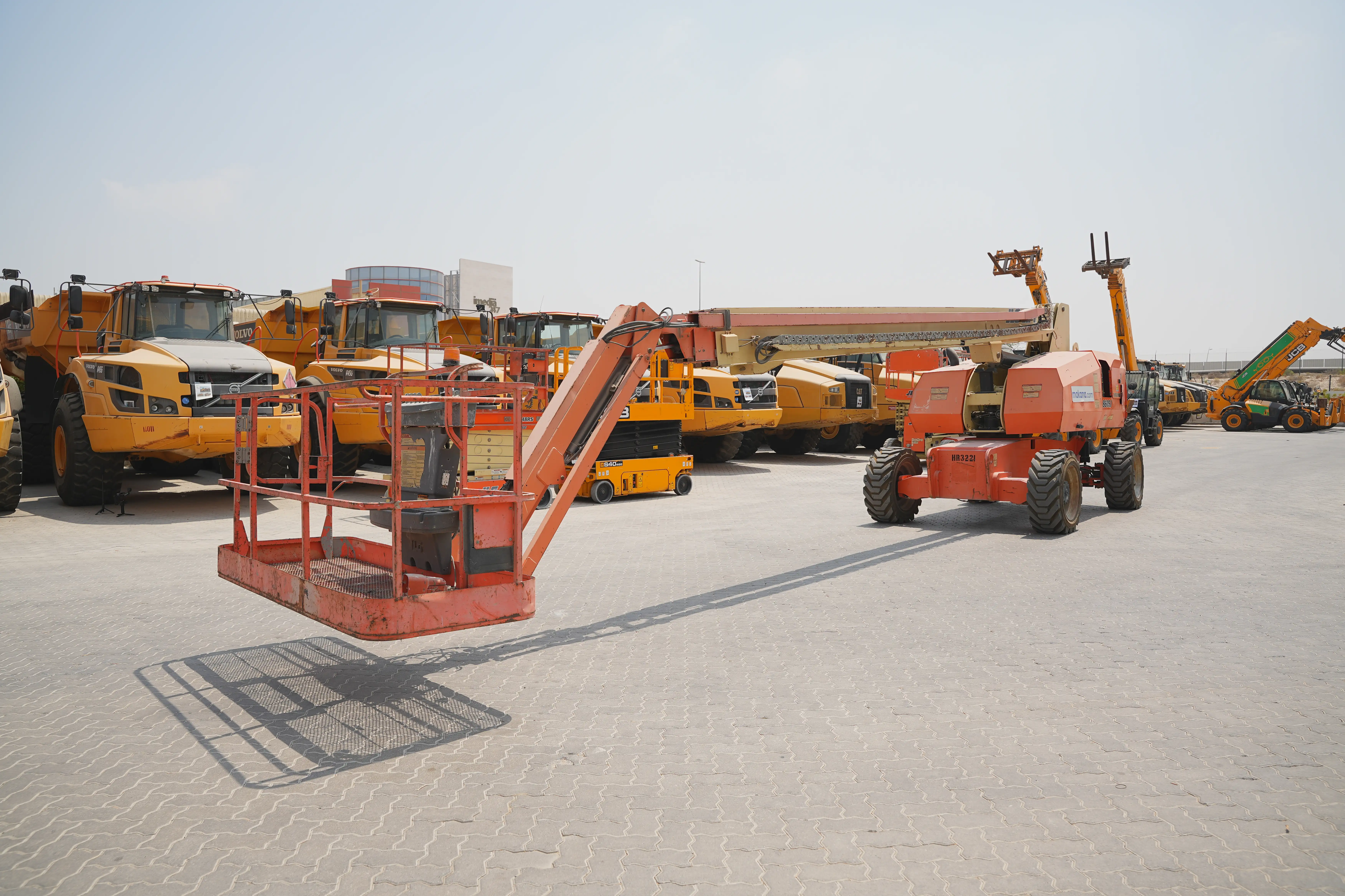 Product-رافعة-ذراع-تلسكوبية-ديزل-جي-إل-جي-860SJ-exterior