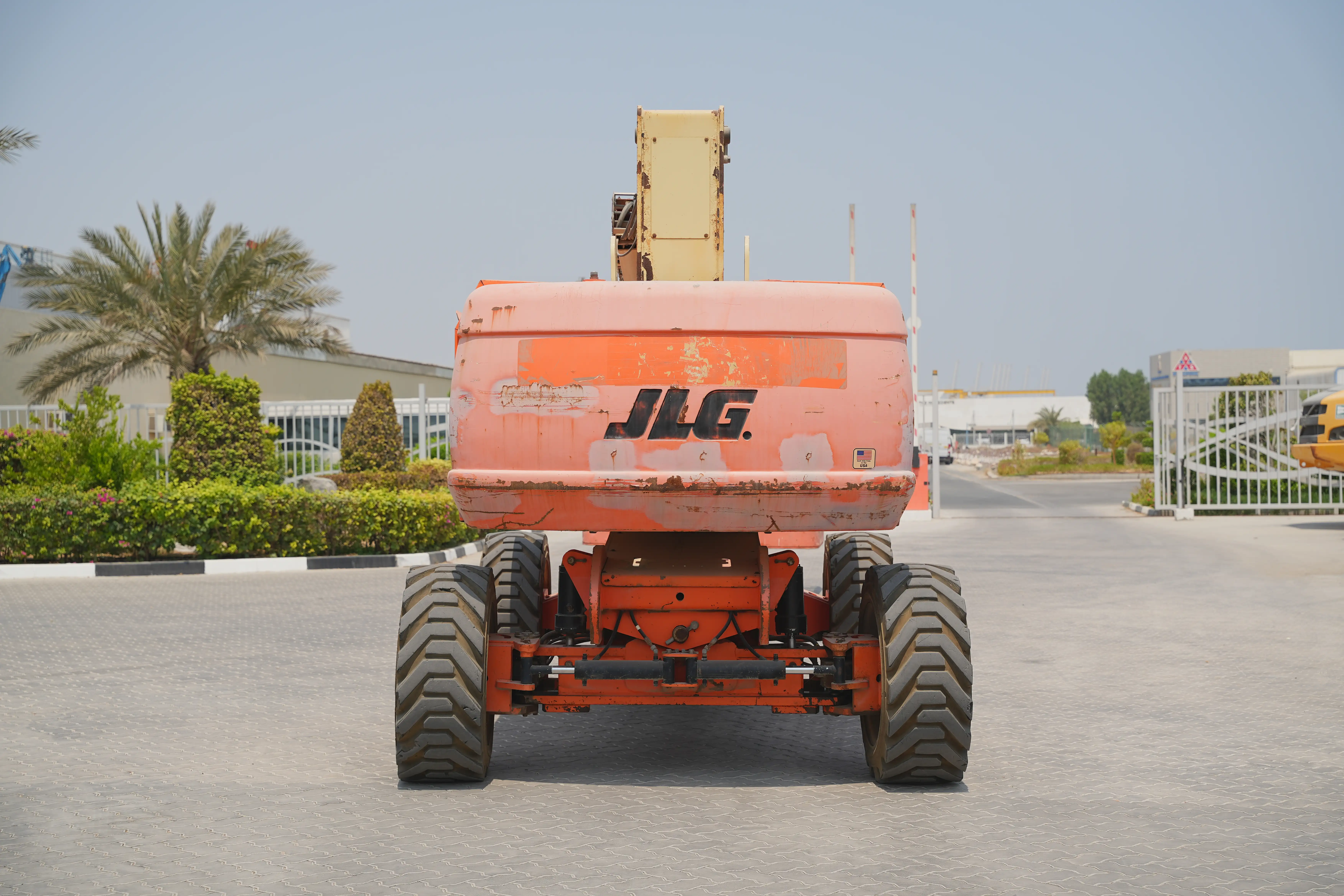 Product-رافعة-ذراع-تلسكوبية-ديزل-جي-إل-جي-860SJ-exterior