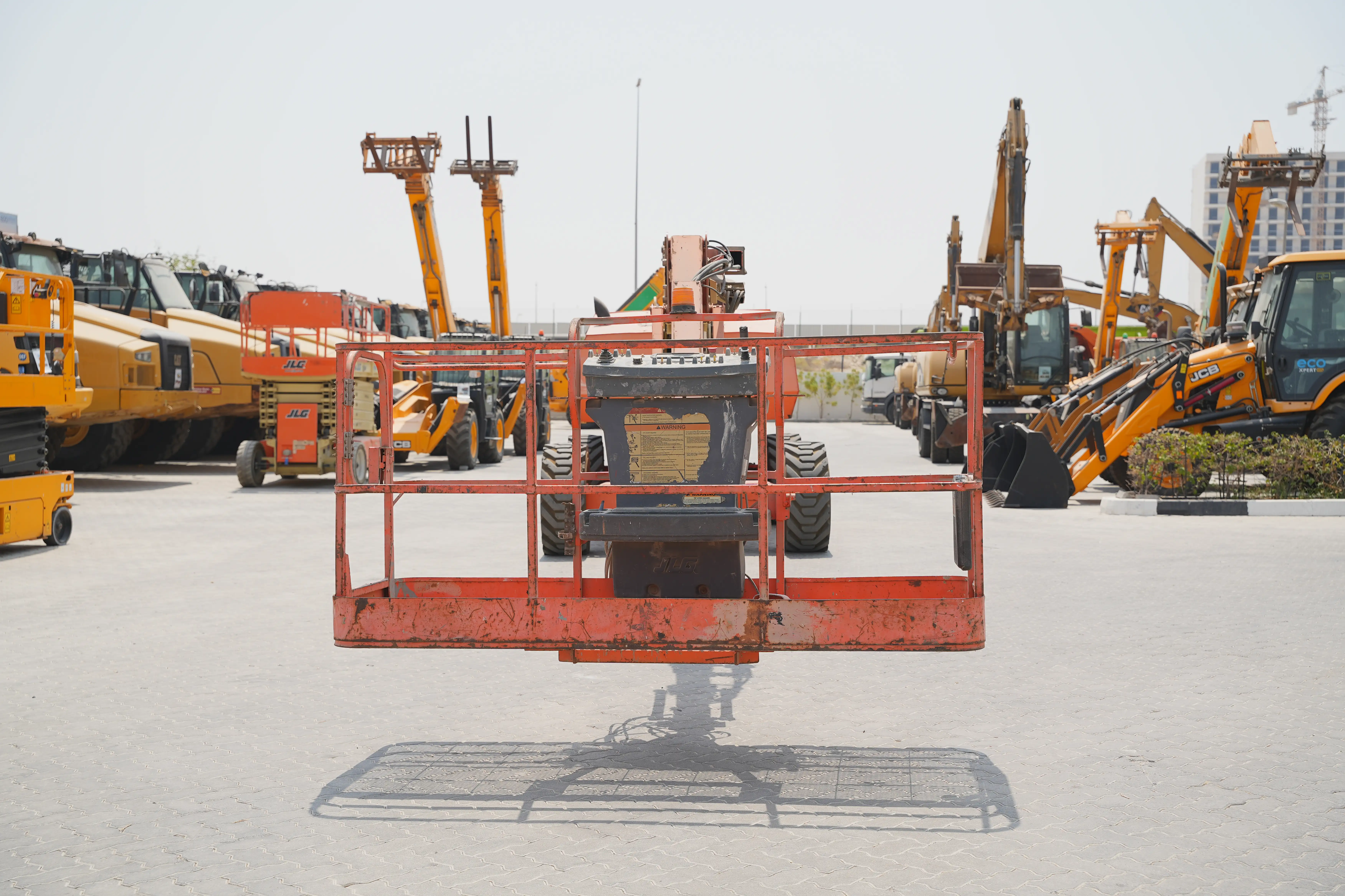 Product-رافعة-ذراع-تلسكوبية-ديزل-جي-إل-جي-860SJ-exterior
