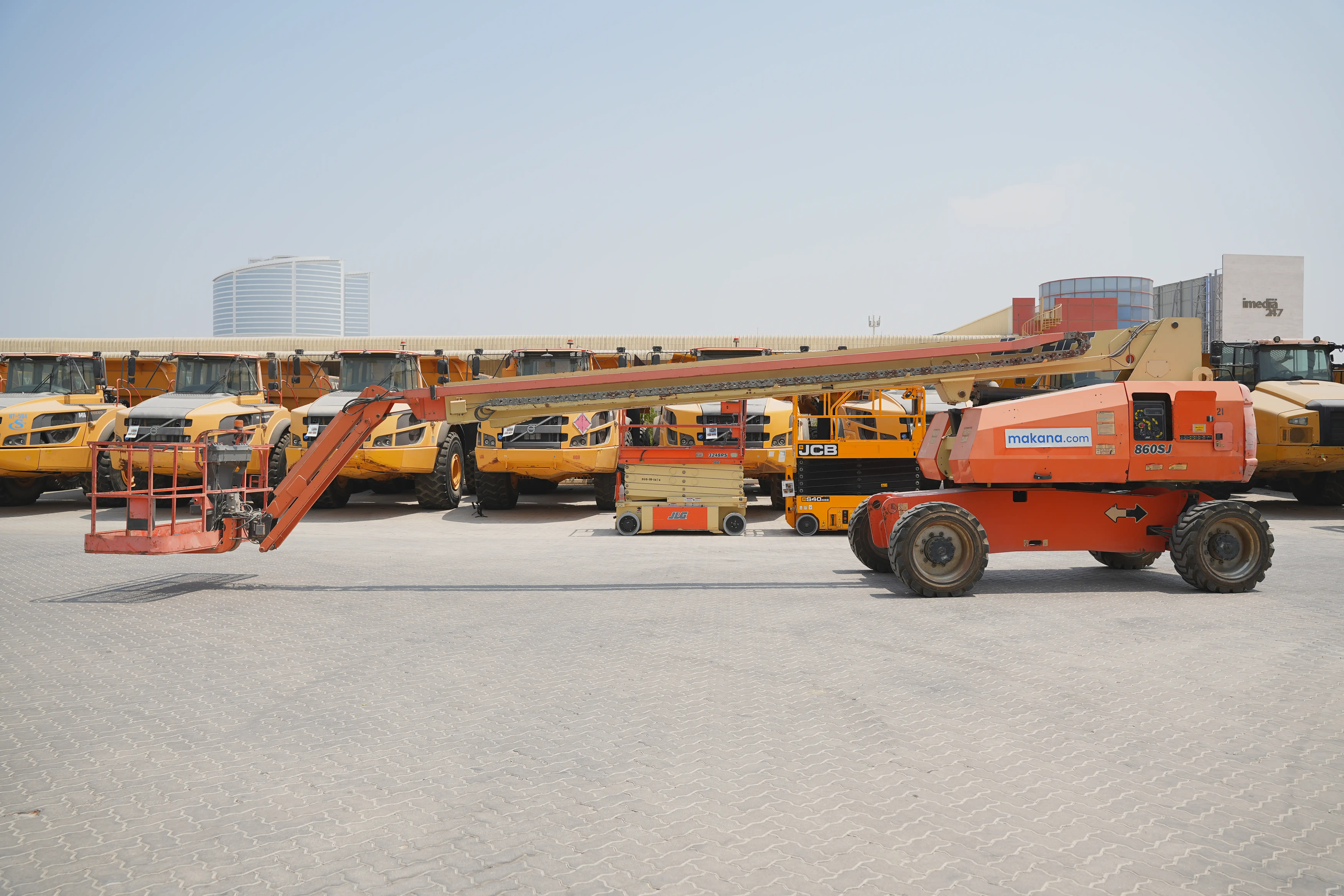 Product-رافعة-ذراع-تلسكوبية-ديزل-جي-إل-جي-860SJ-exterior