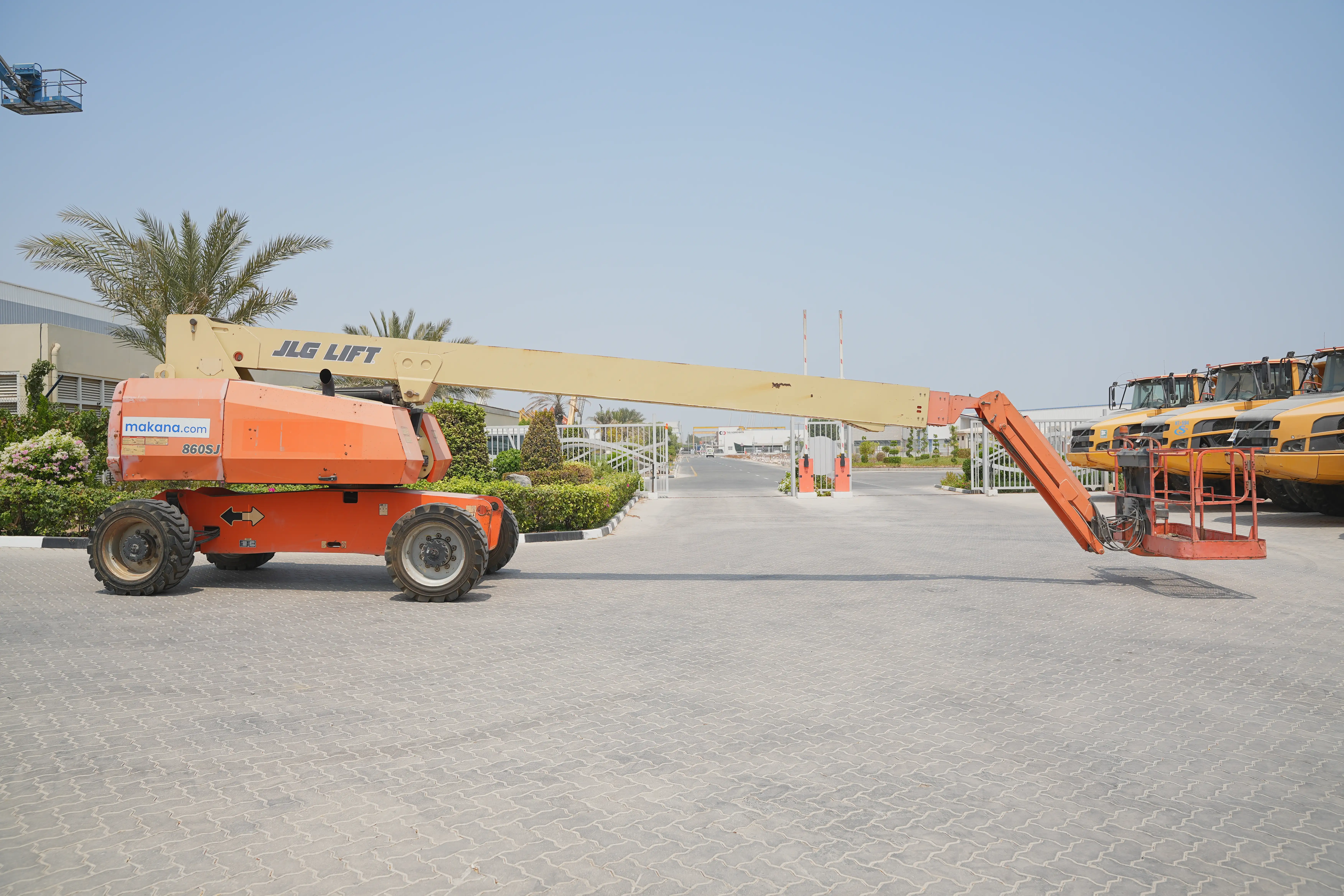 Product-رافعة-ذراع-تلسكوبية-ديزل-جي-إل-جي-860SJ-exterior