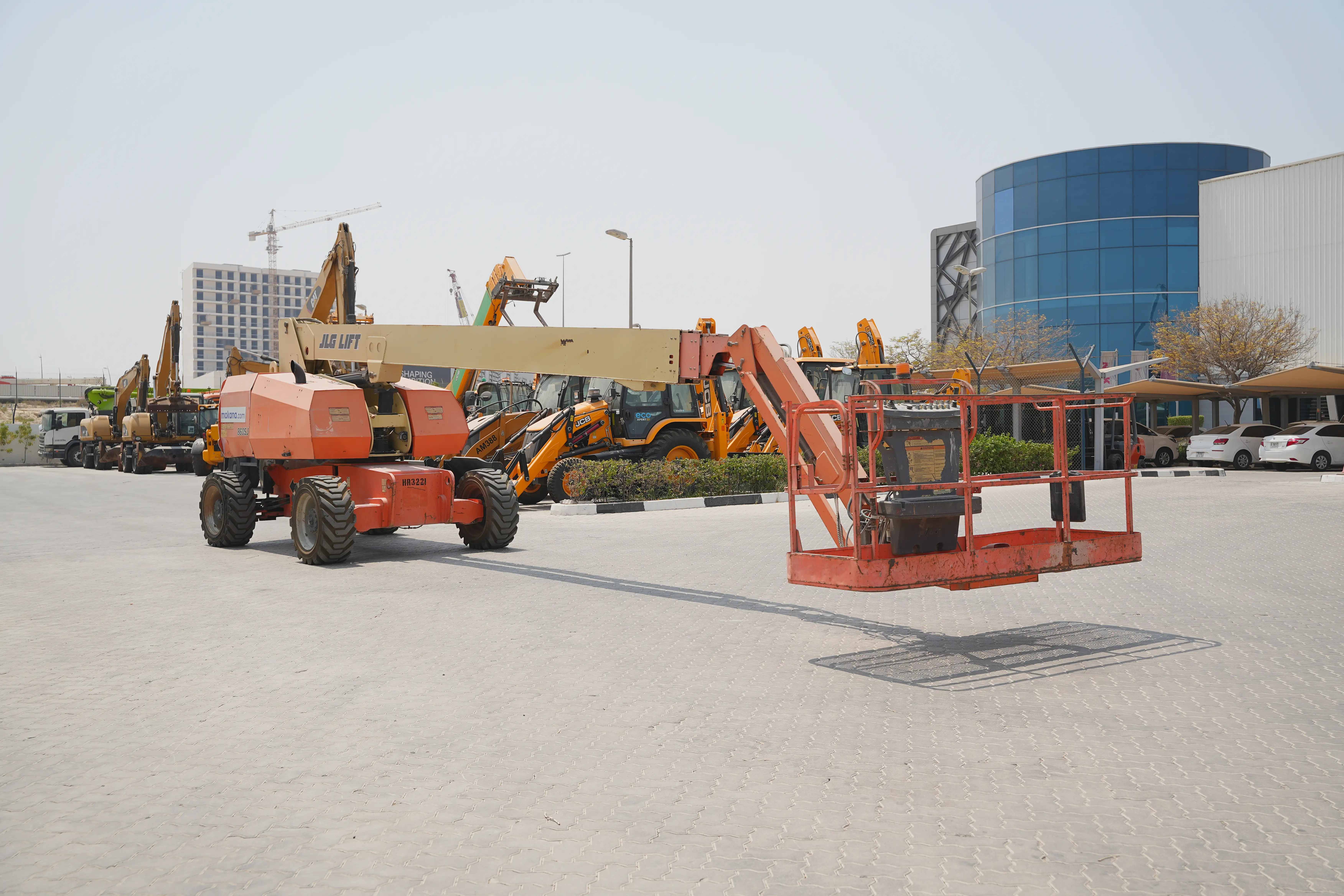 Product-رافعة-ذراع-تلسكوبية-ديزل-جي-إل-جي-860SJ-exterior