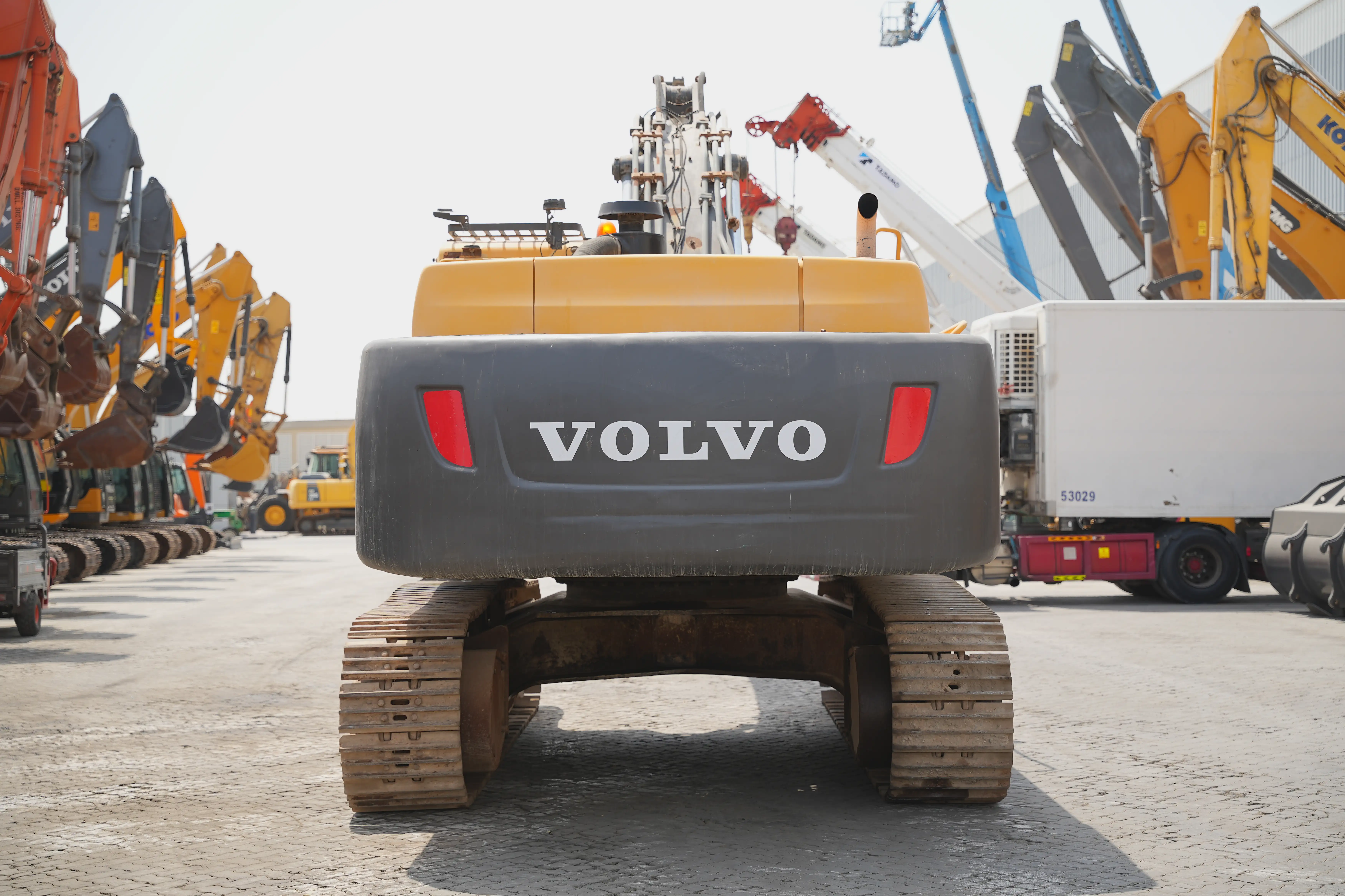 Product-Volvo-EC480DL-large-excavator-exterior