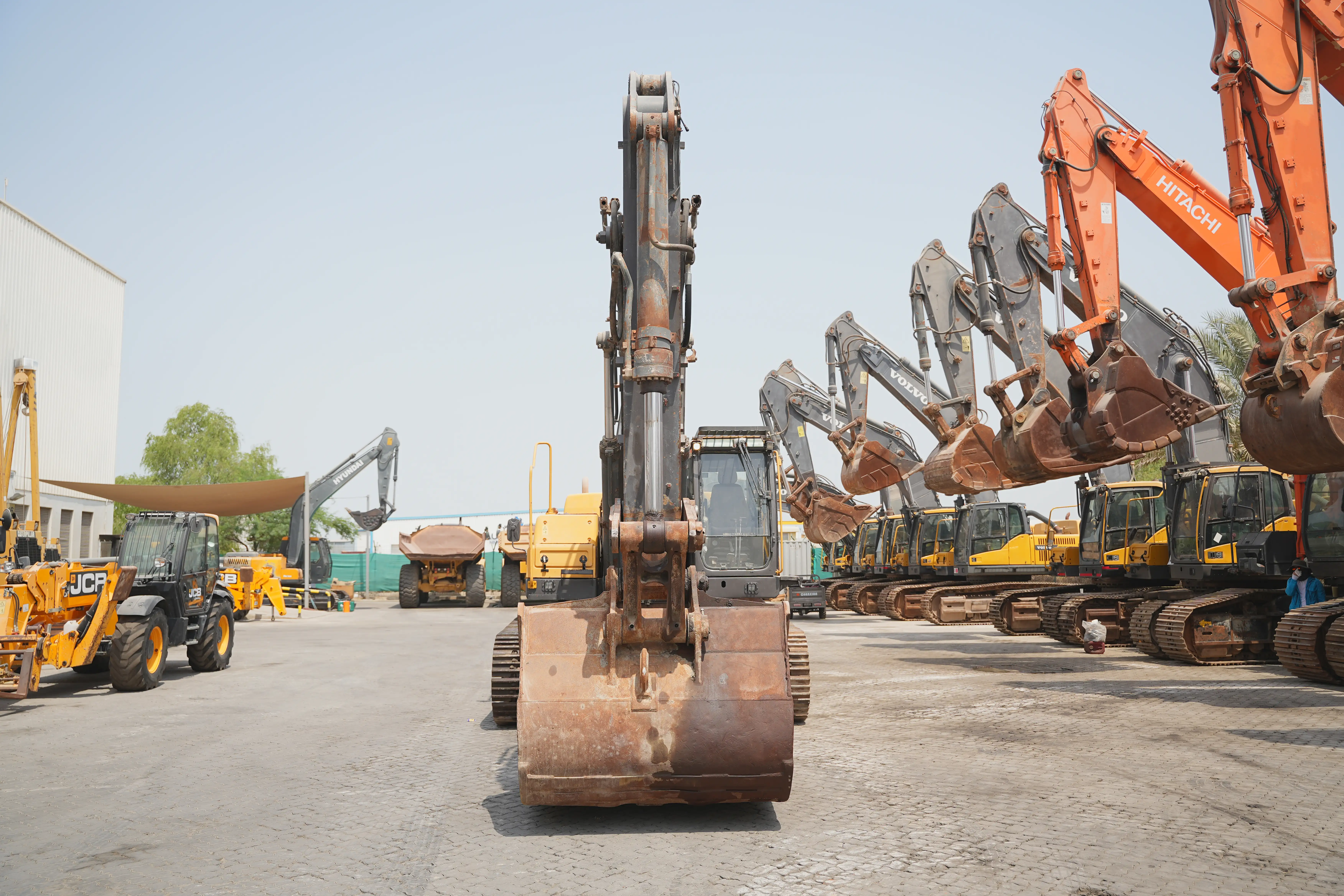 Product-Volvo-EC480DL-large-excavator-exterior