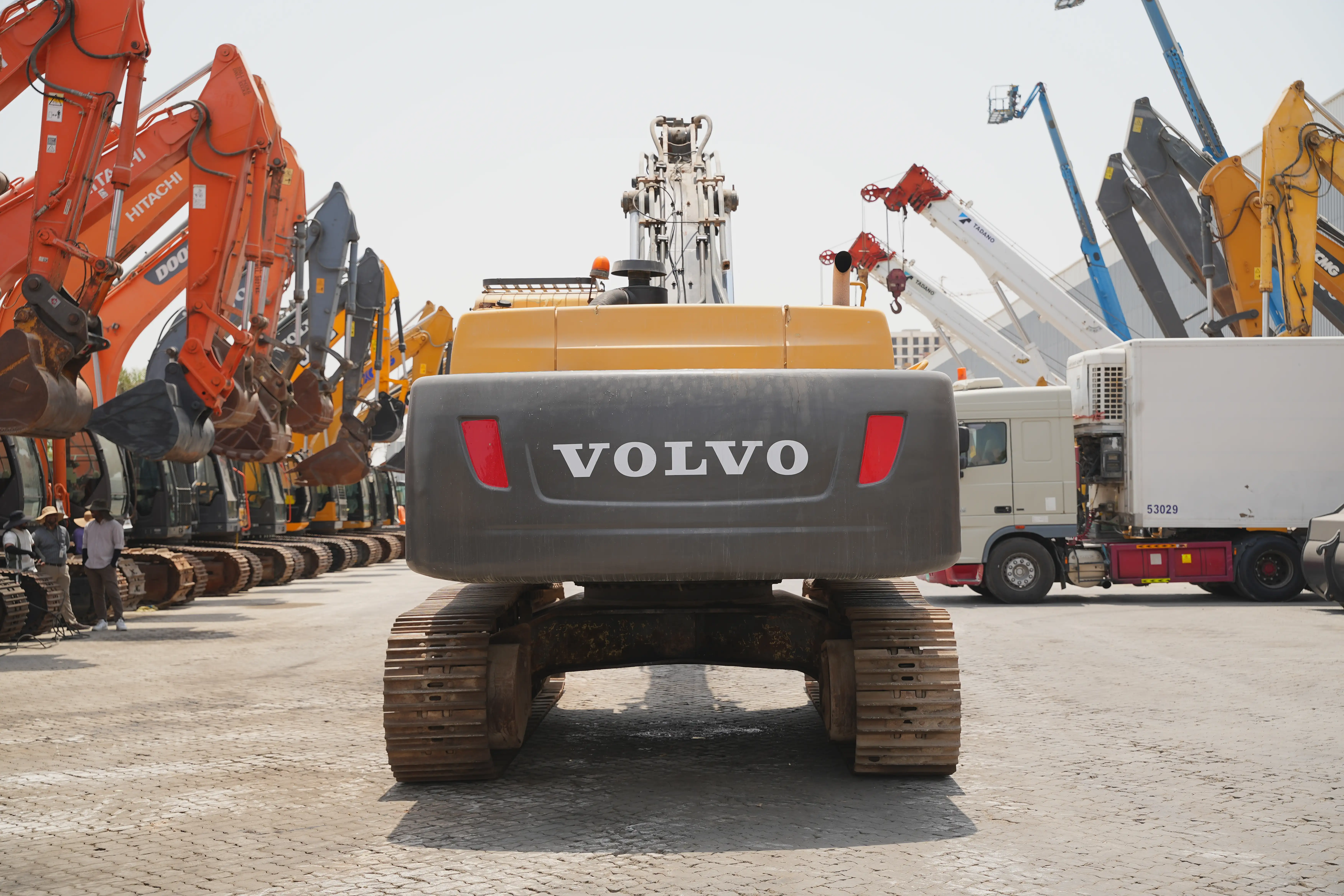 Product-Volvo-EC480DL-large-excavator-exterior