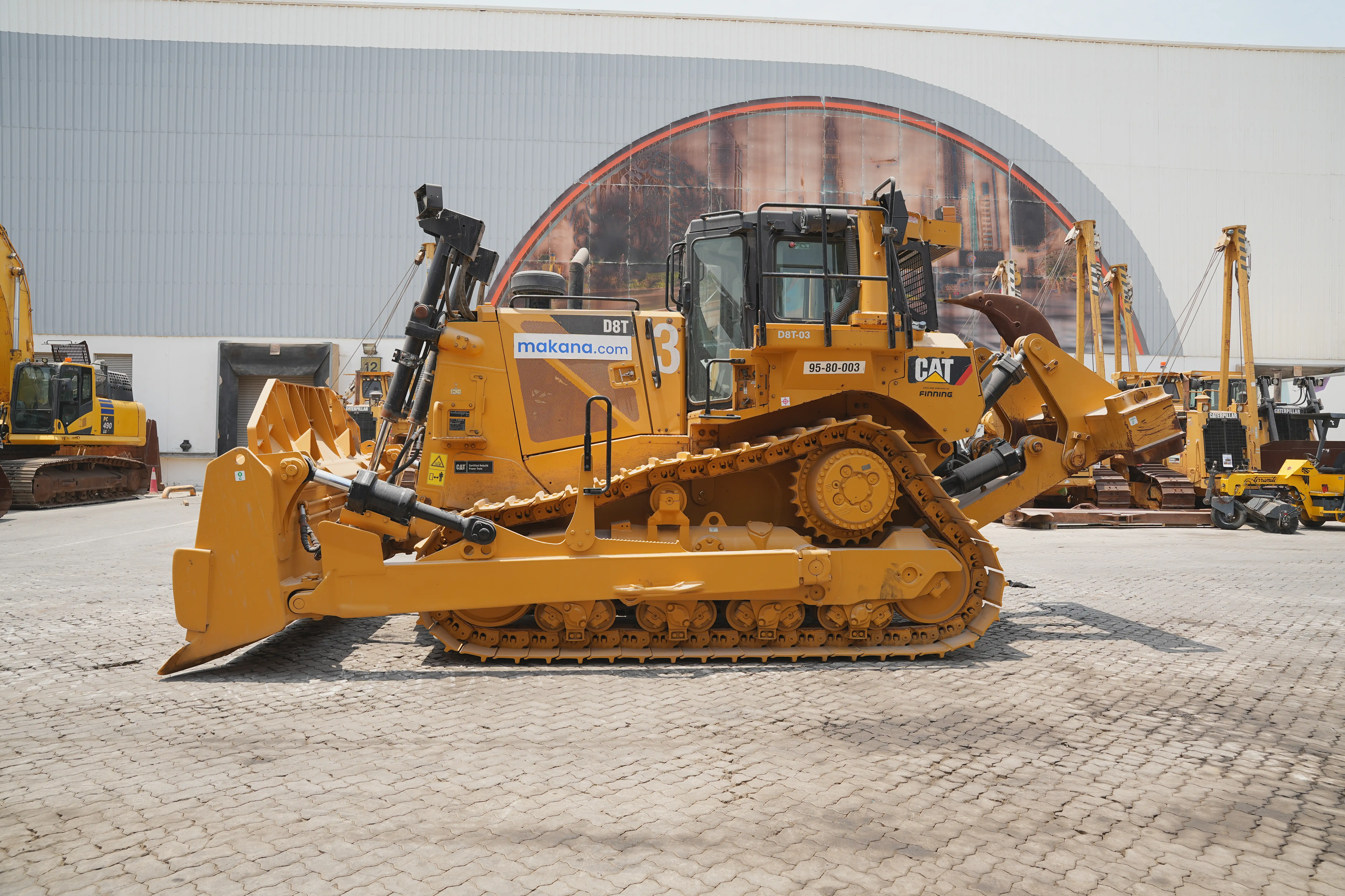 Product-بلدوزر-بجنزير-كاتربيلر-D8T-exterior