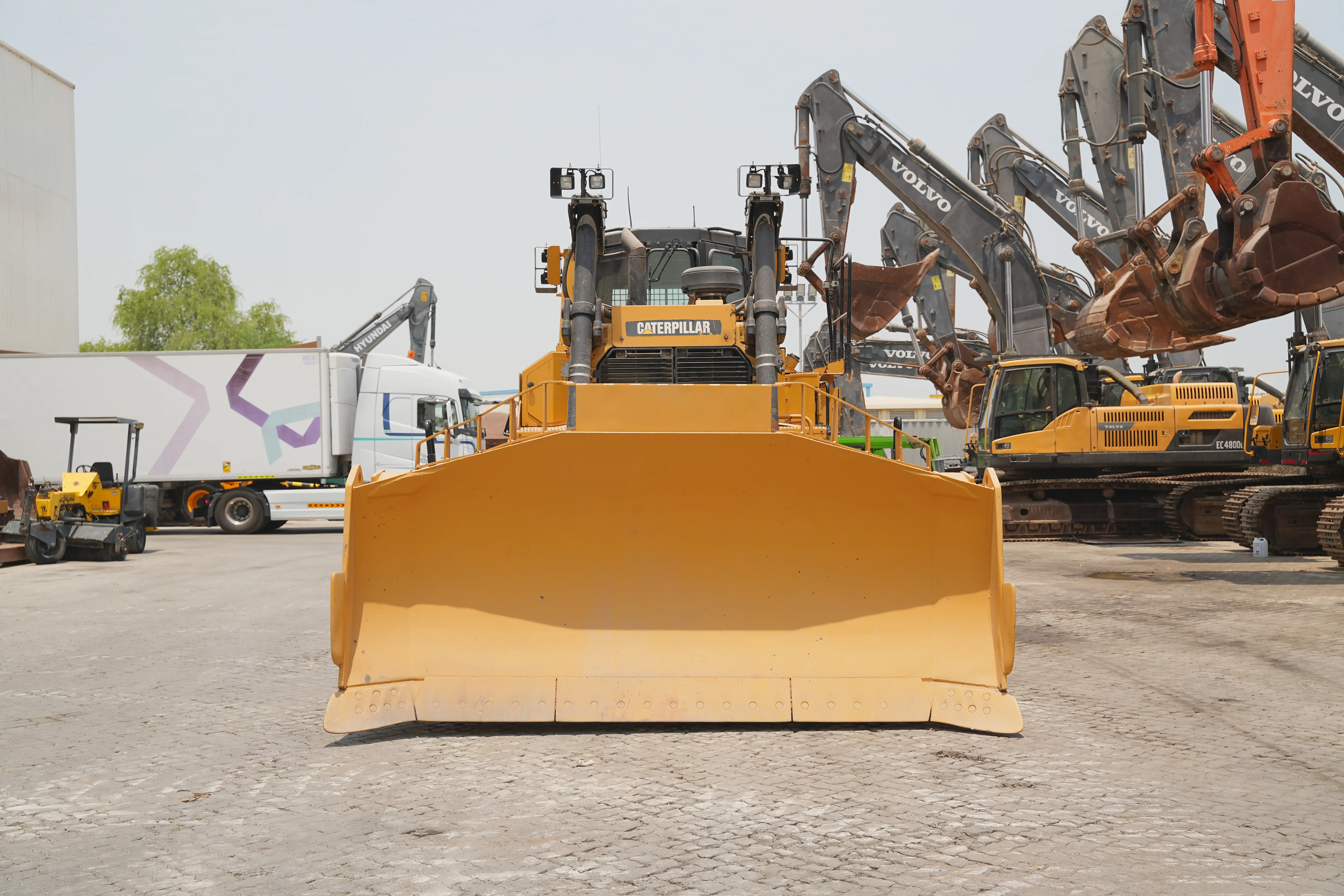 Product-بلدوزر-بجنزير-كاتربيلر-D8T-exterior