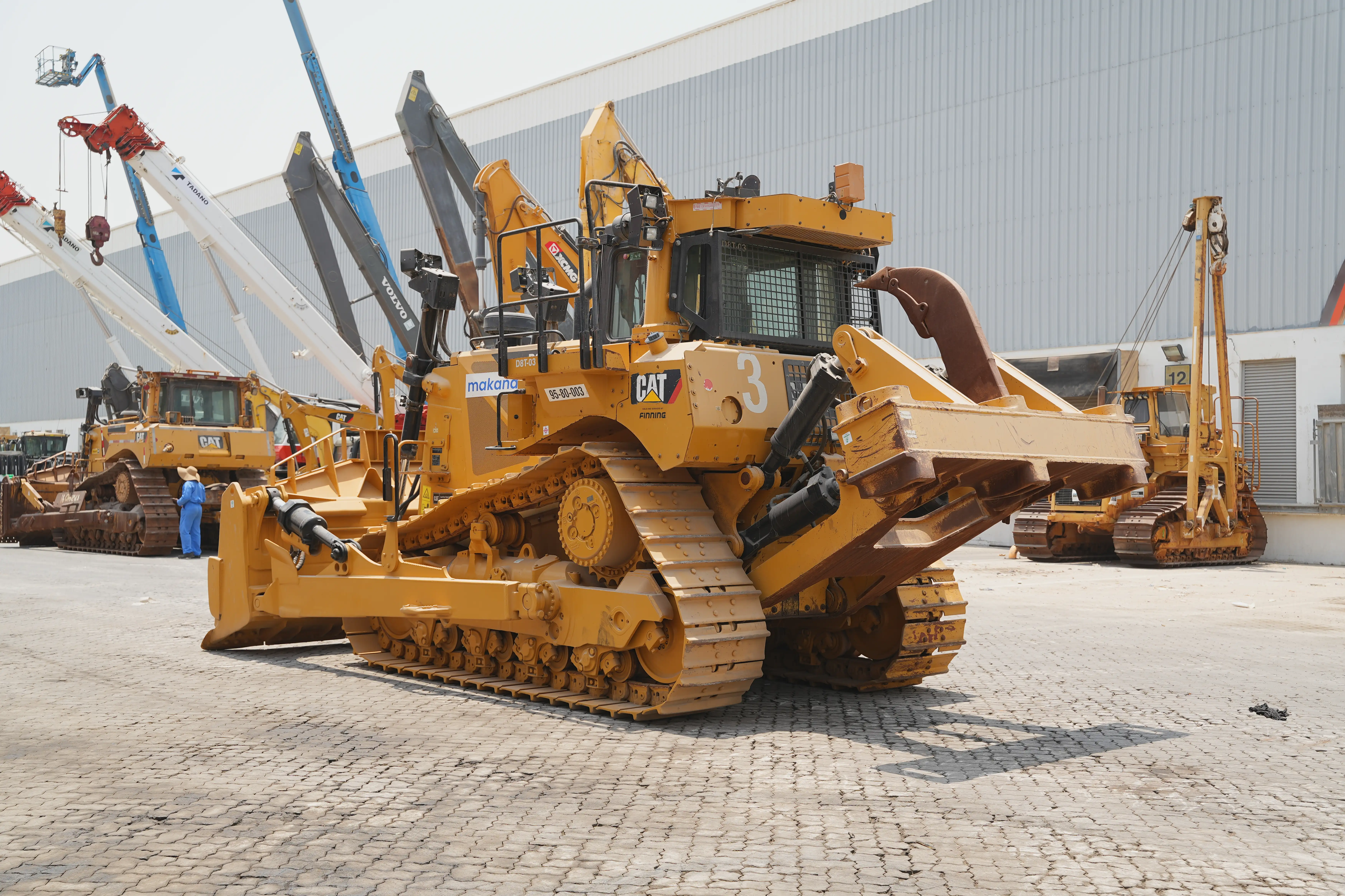 Product-بلدوزر-بجنزير-كاتربيلر-D8T-exterior