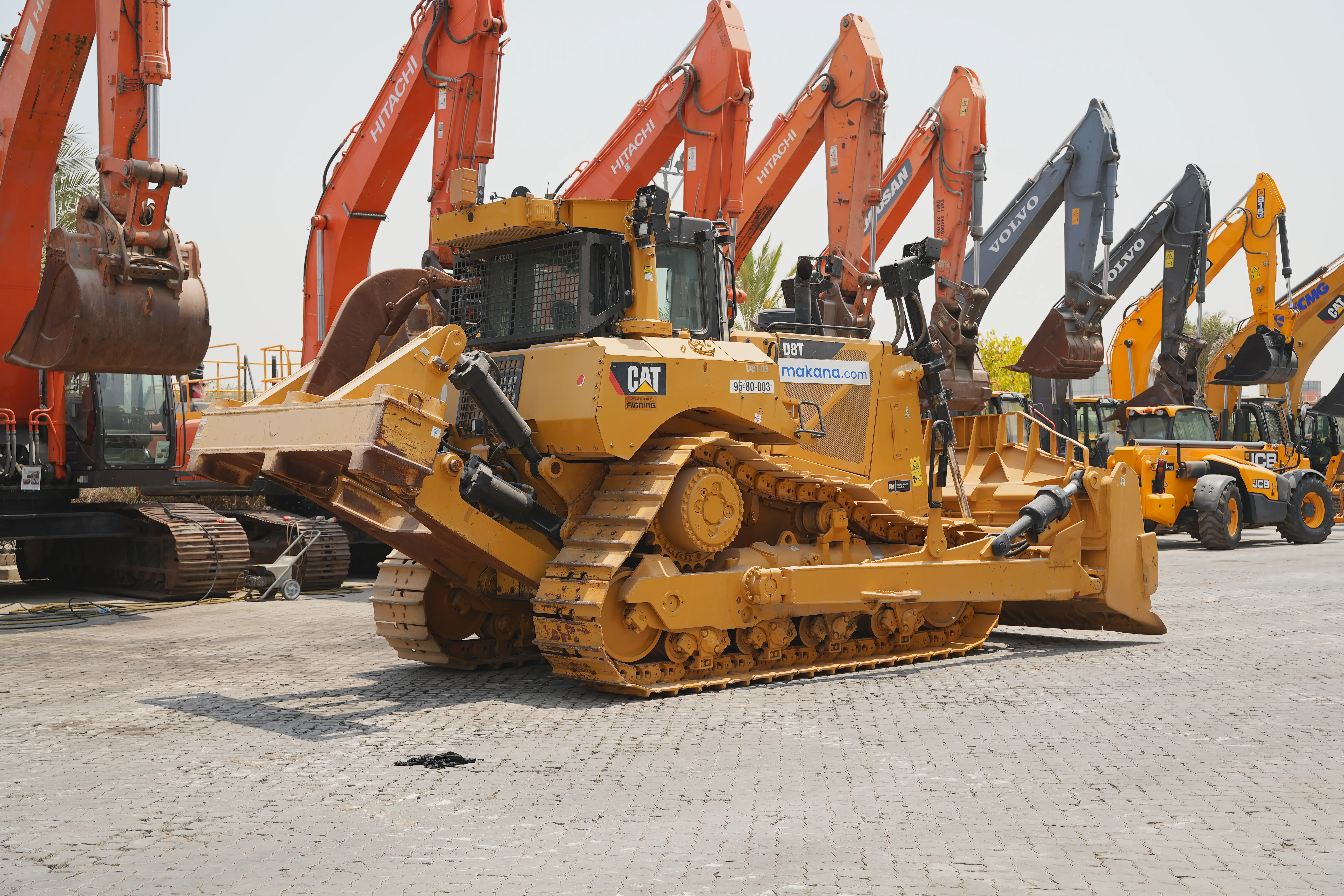 Product-بلدوزر-بجنزير-كاتربيلر-D8T-exterior