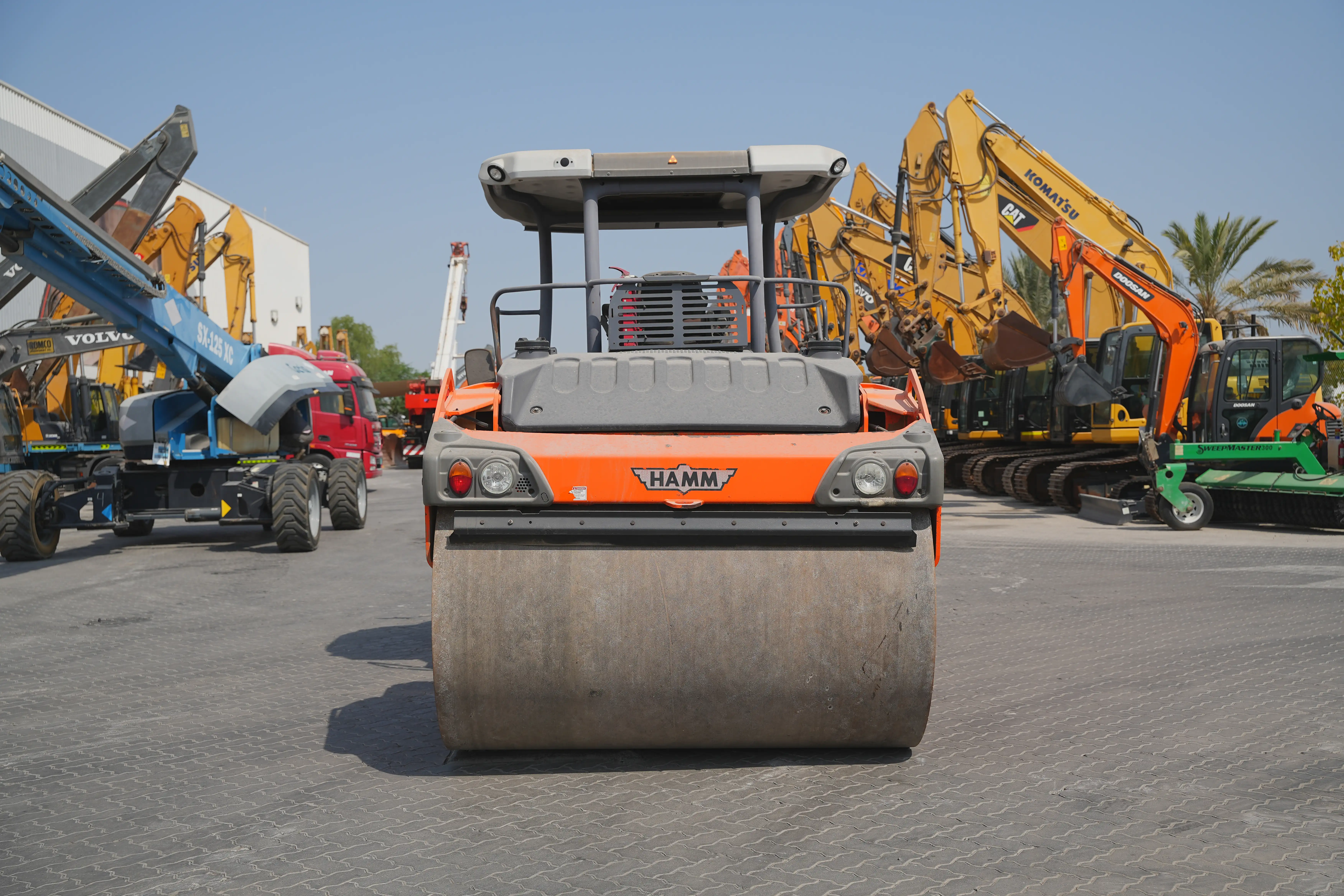 Product-Hamm-HD+-140-VV-HV-tandem-roller-exterior