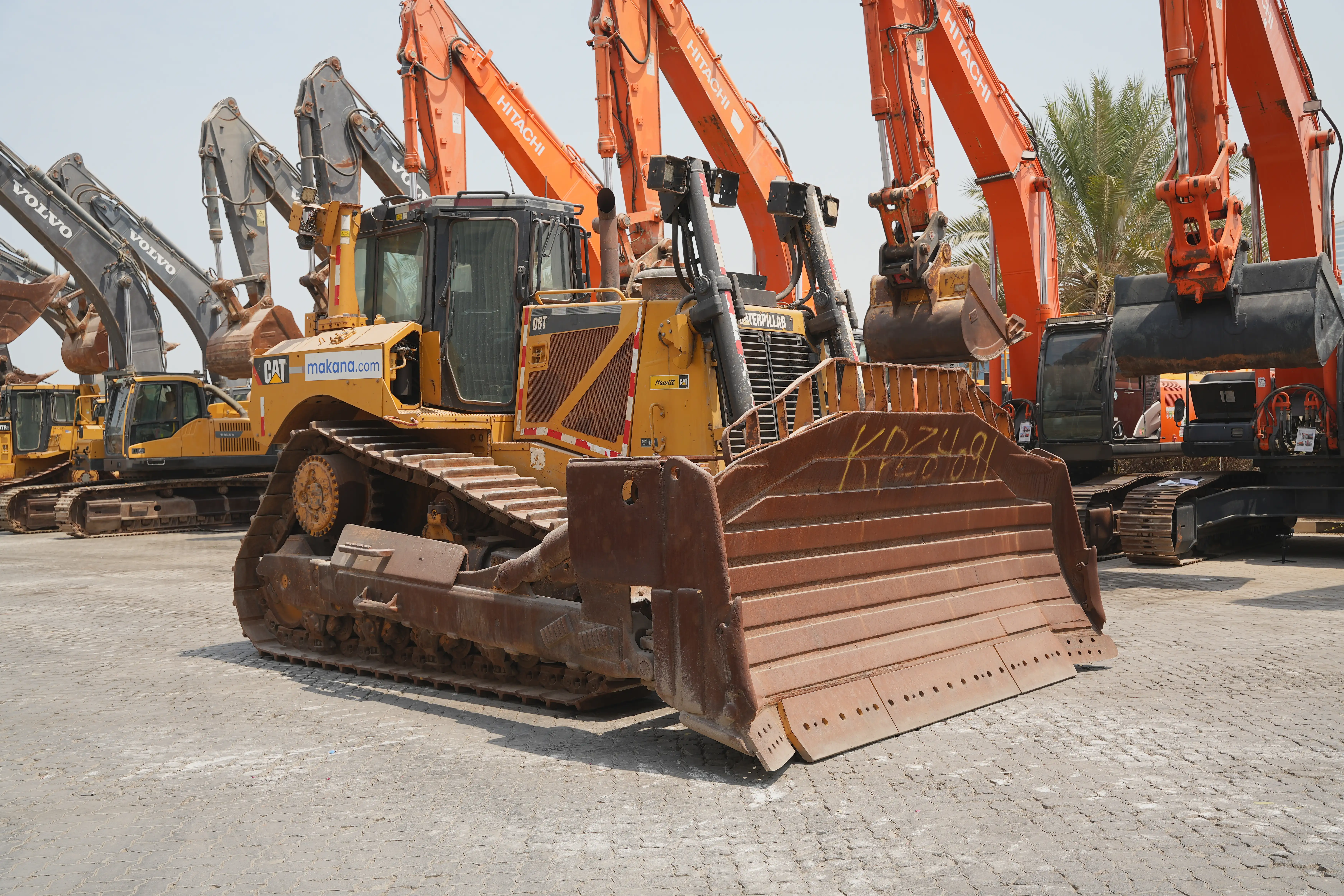 Product-بلدوزر-بجنزير-كاتربيلر-D8T-exterior