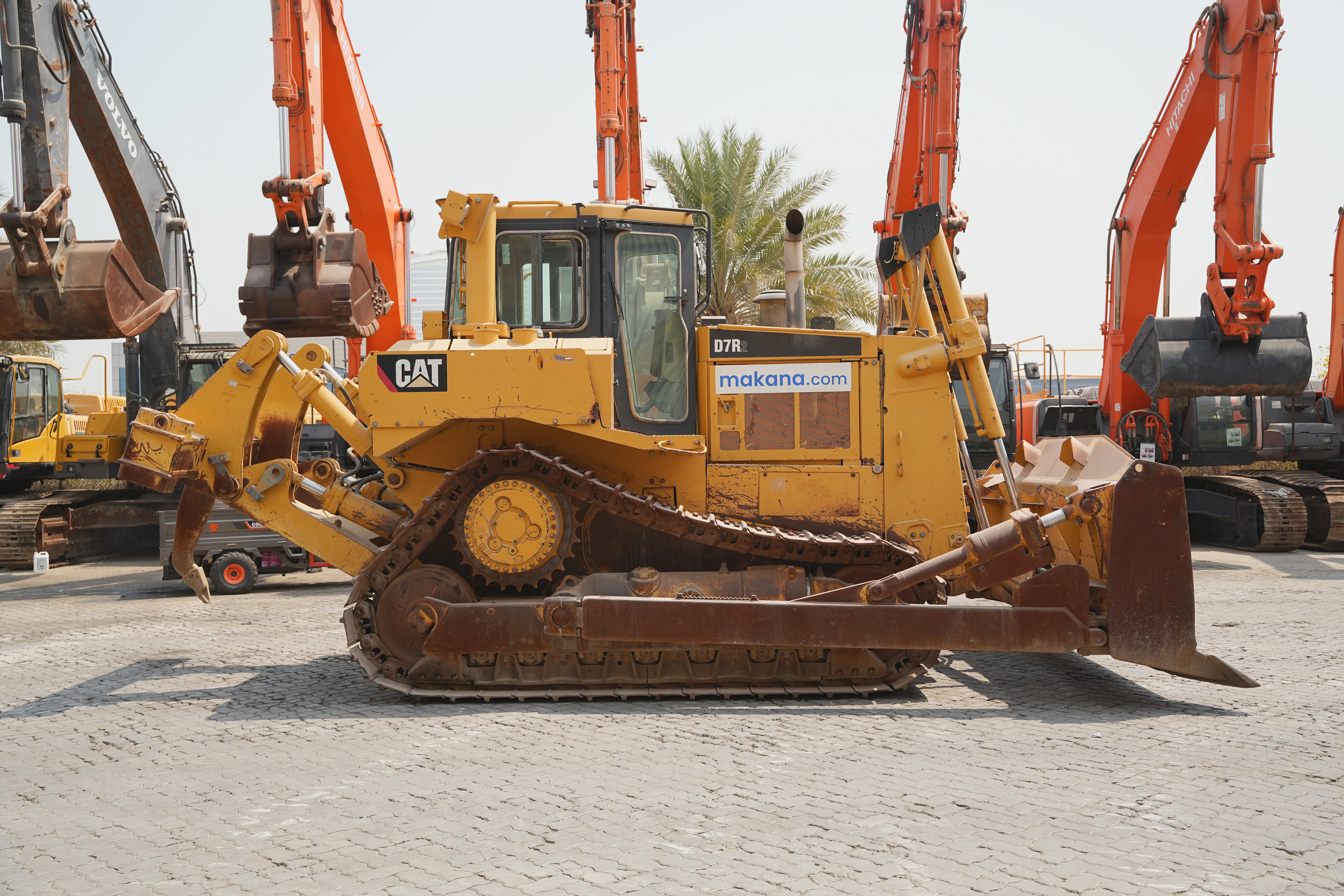 Product-بلدوزر-بجنزير-كاتربيلر-D7R-Series-II-exterior