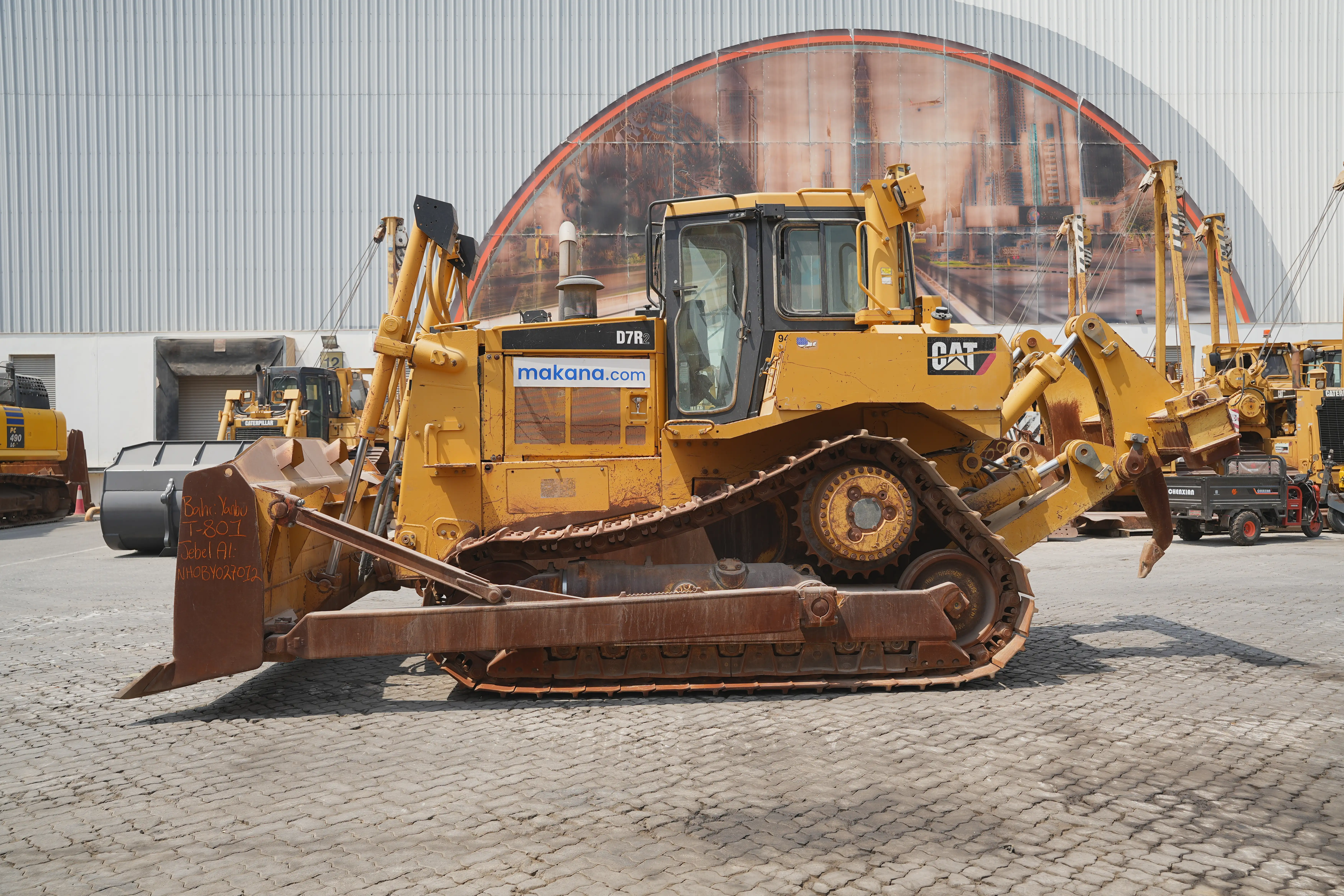 Product-بلدوزر-بجنزير-كاتربيلر-D7R-Series-II-exterior