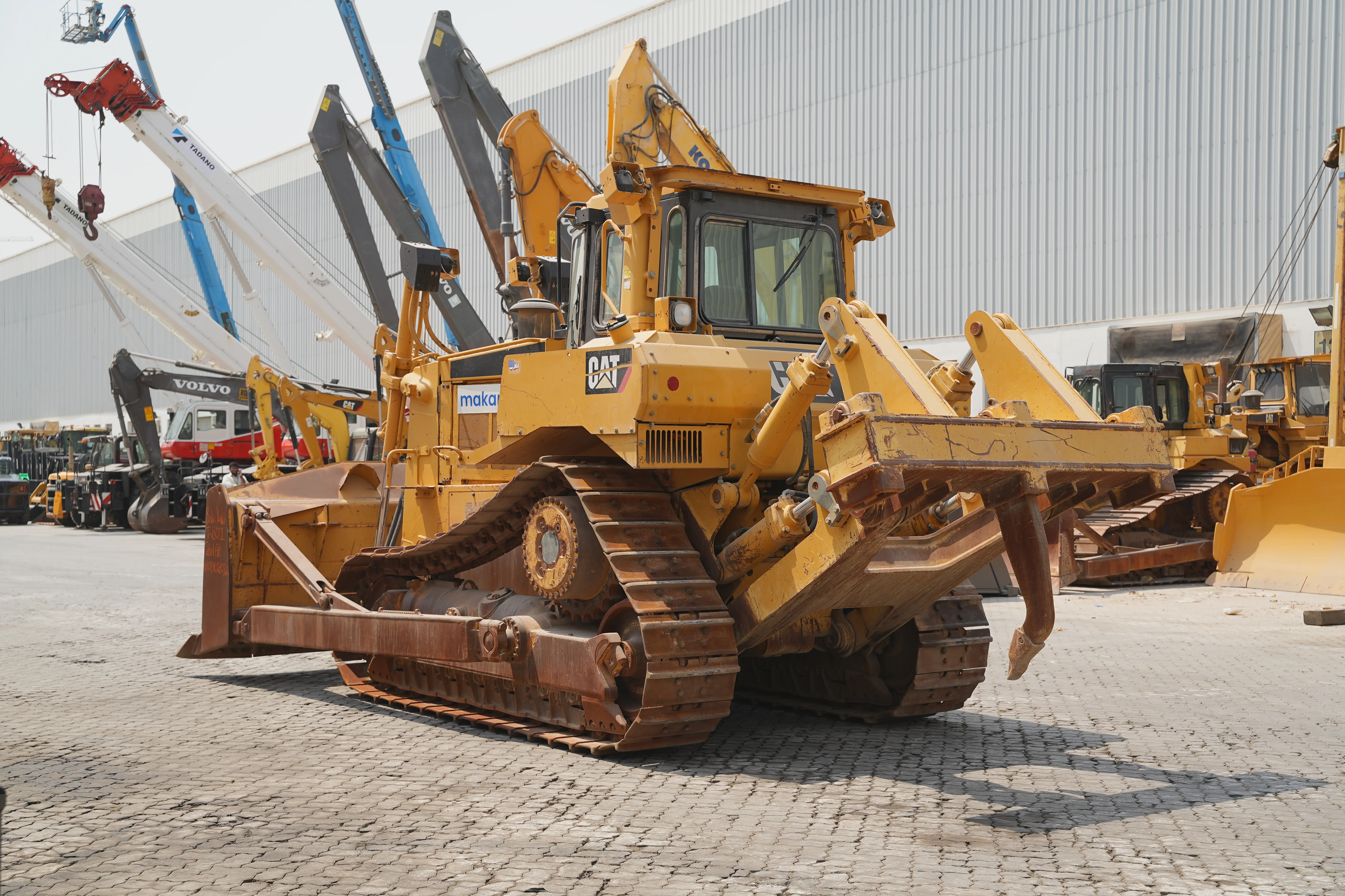 Product-بلدوزر-بجنزير-كاتربيلر-D7R-Series-II-exterior